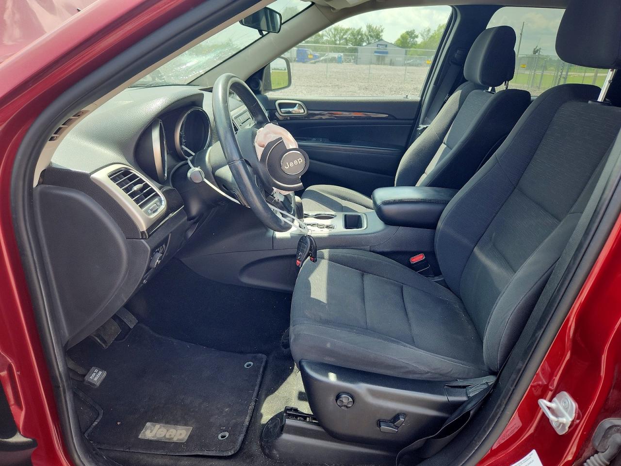 2012 Jeep Grand Cherokee Laredo Red vin: 1C4RJFAG4CC304342