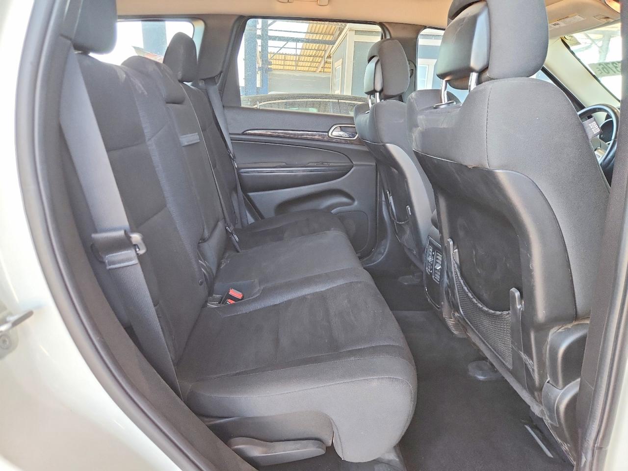 2012 Jeep Grand Cherokee Laredo White vin: 1C4RJFAG4CC318936