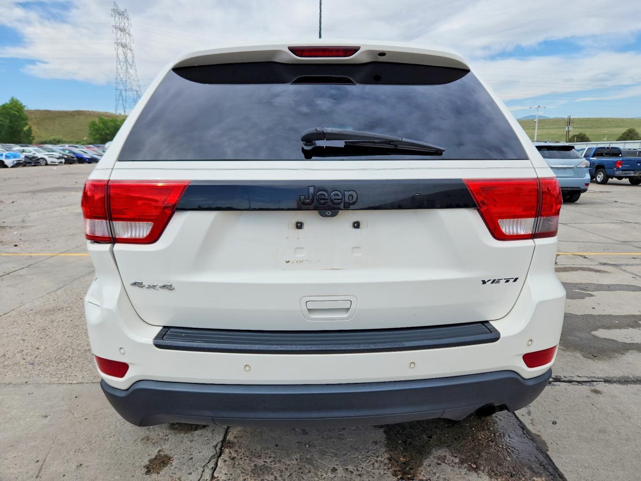 2012 Jeep Grand Cherokee Laredo White vin: 1C4RJFAG4CC329242
