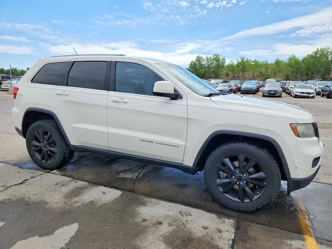 2012 Jeep Grand Cherokee Laredo White vin: 1C4RJFAG4CC329242