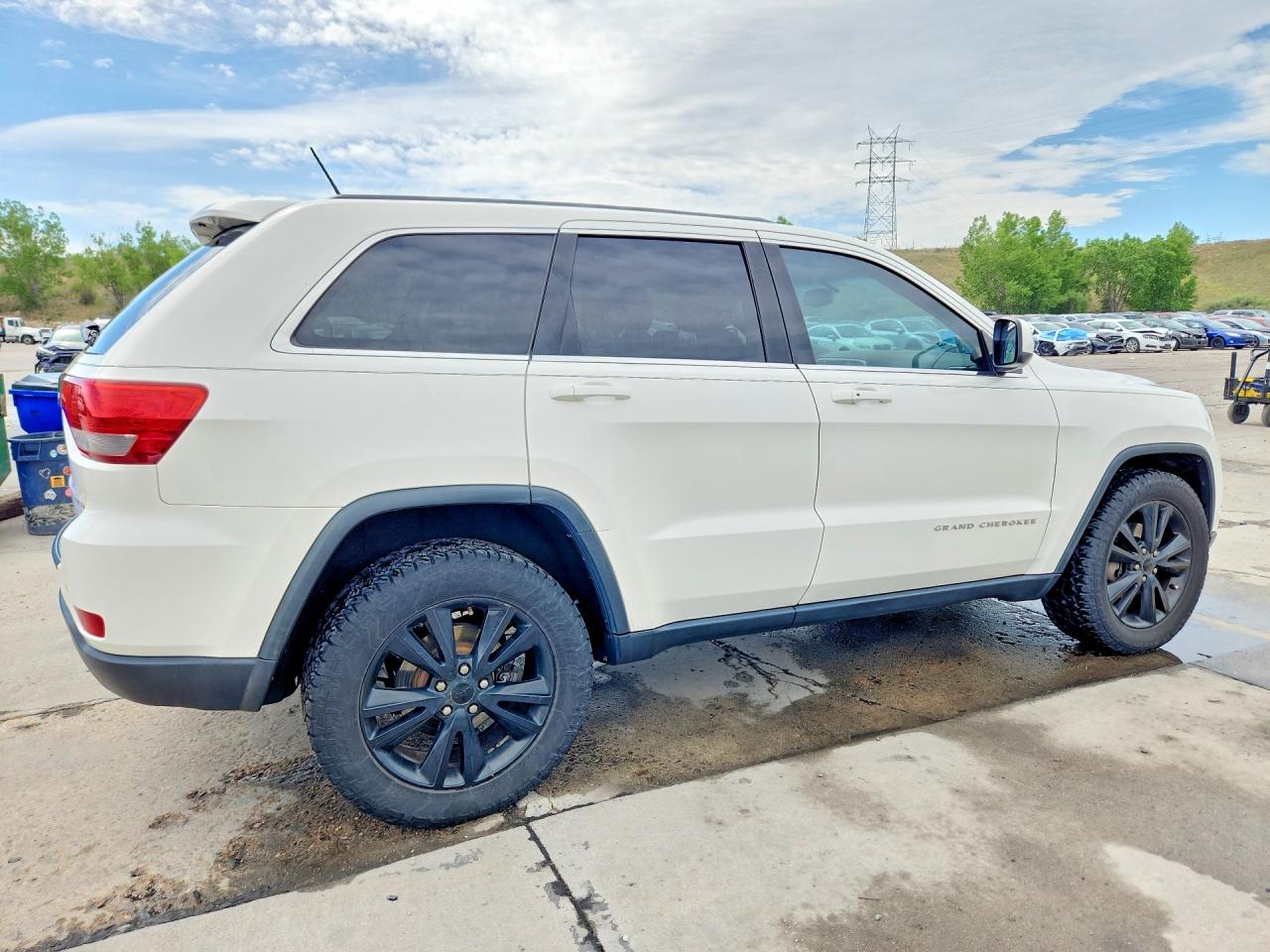 2012 Jeep Grand Cherokee Laredo White vin: 1C4RJFAG4CC329242