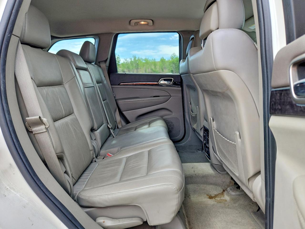 2012 Jeep Grand Cherokee Laredo White vin: 1C4RJFAG4CC329242