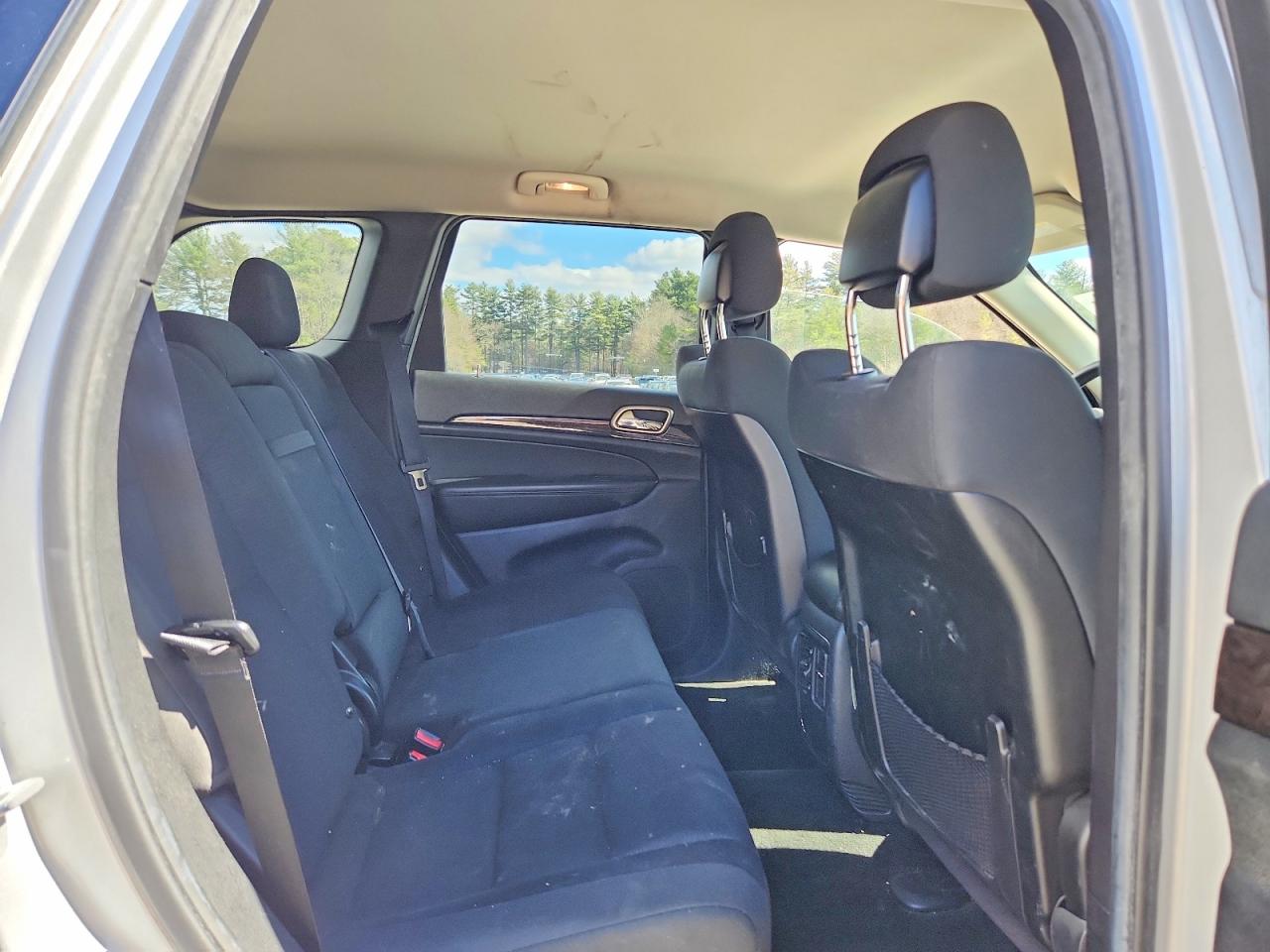 2012 Jeep Grand Cherokee Laredo Gray vin: 1C4RJFAG4CC350110