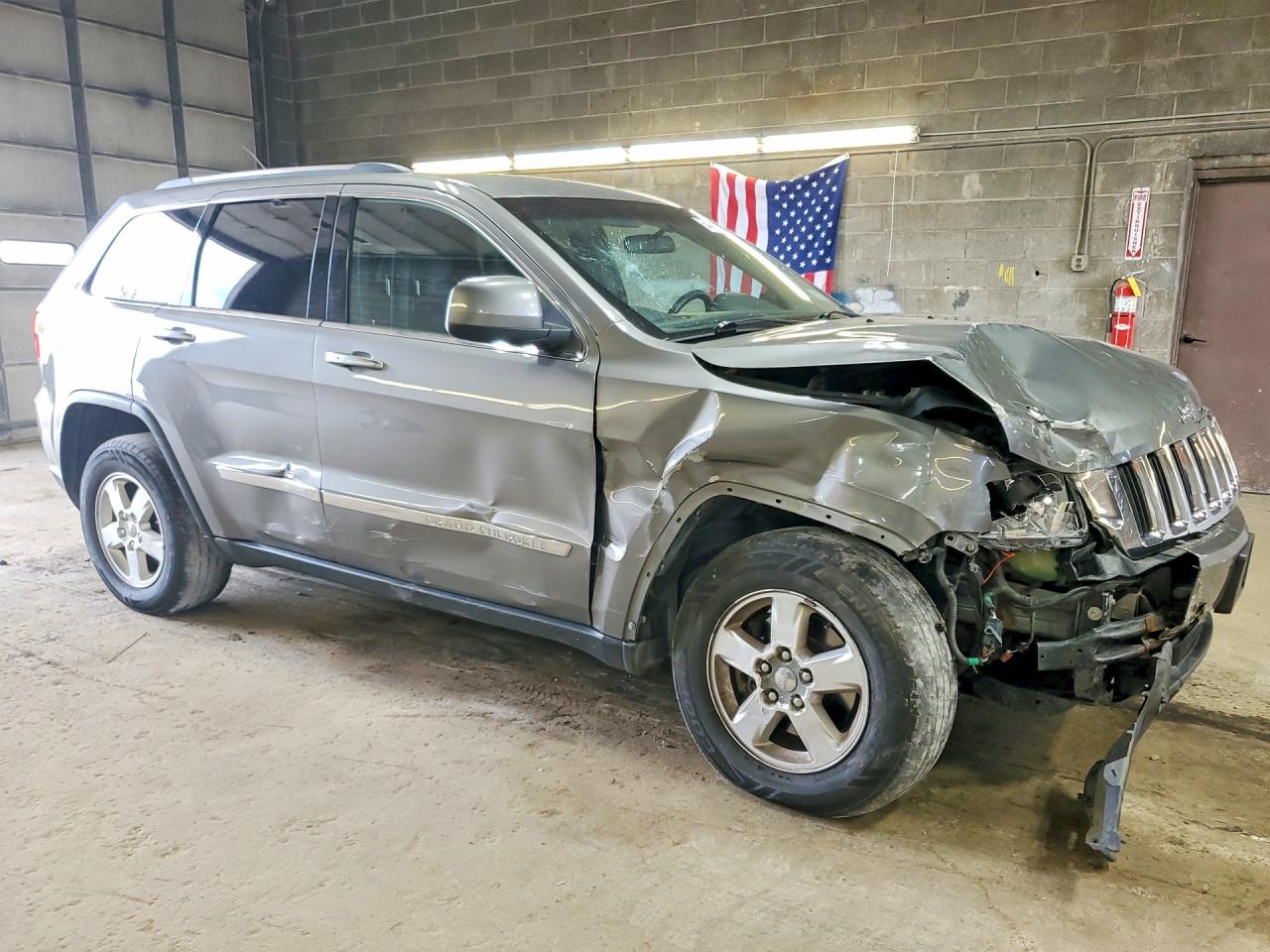 2012 Jeep Grand Cherokee Laredo Gray vin: 1C4RJFAG4CC351984