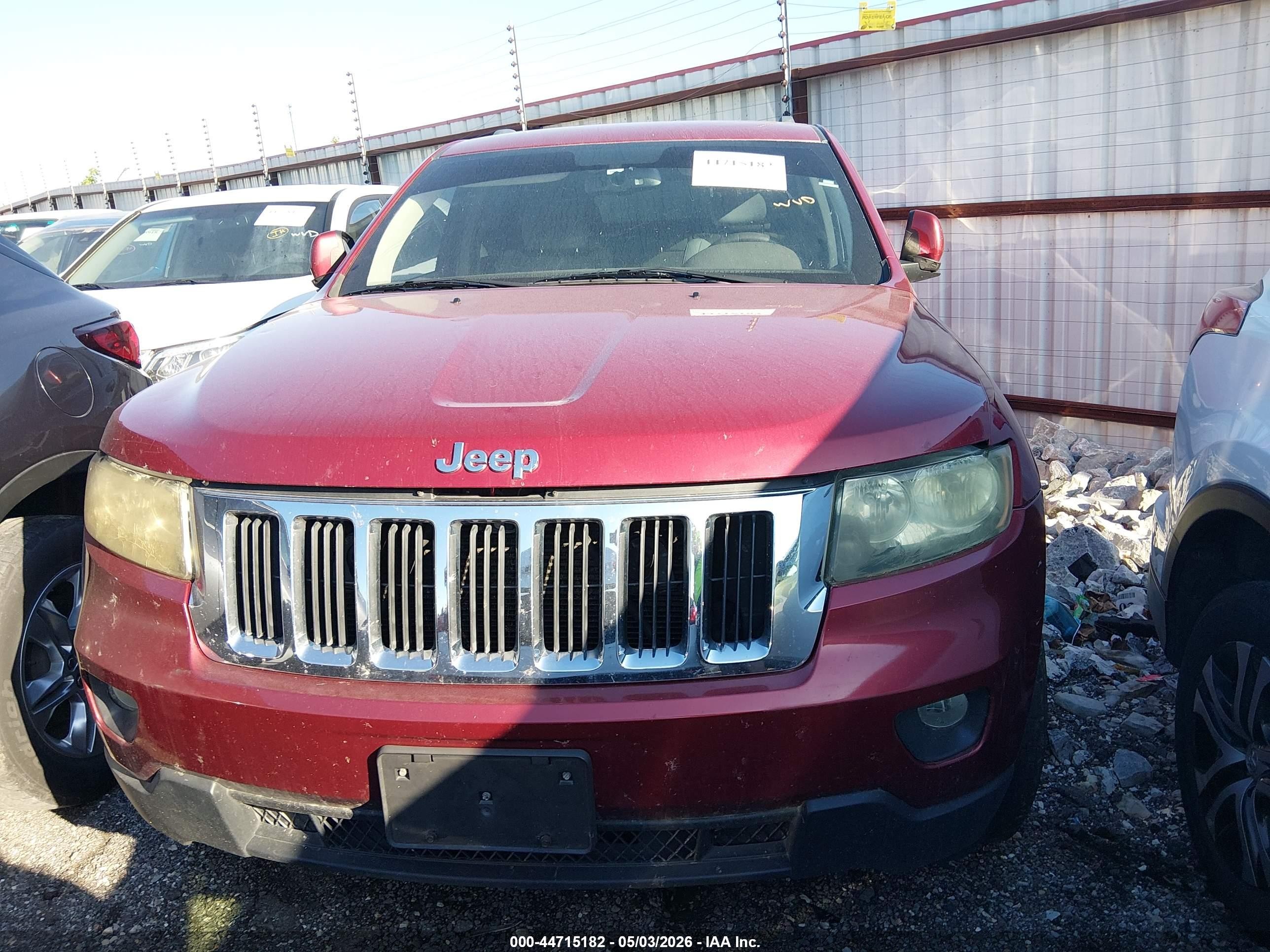 2013 Jeep Grand Cherokee Laredo Red vin: 1C4RJFAG4DC555914