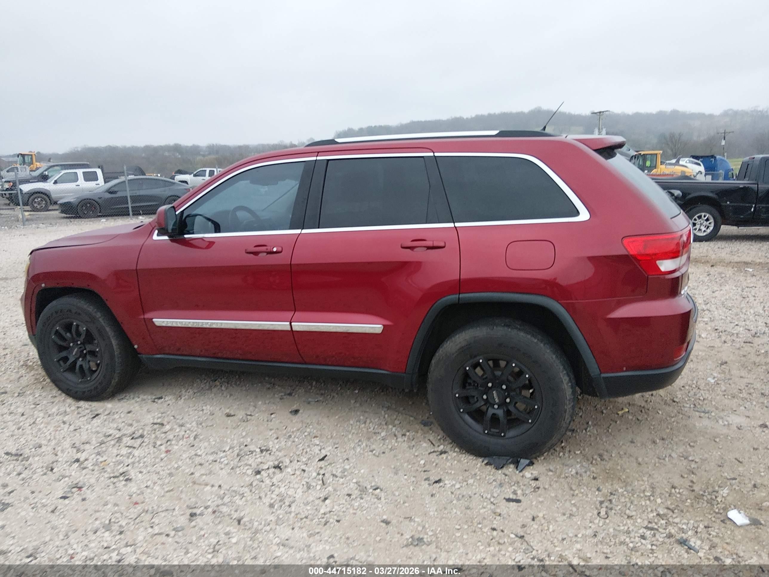 2013 Jeep Grand Cherokee Laredo Red vin: 1C4RJFAG4DC555914