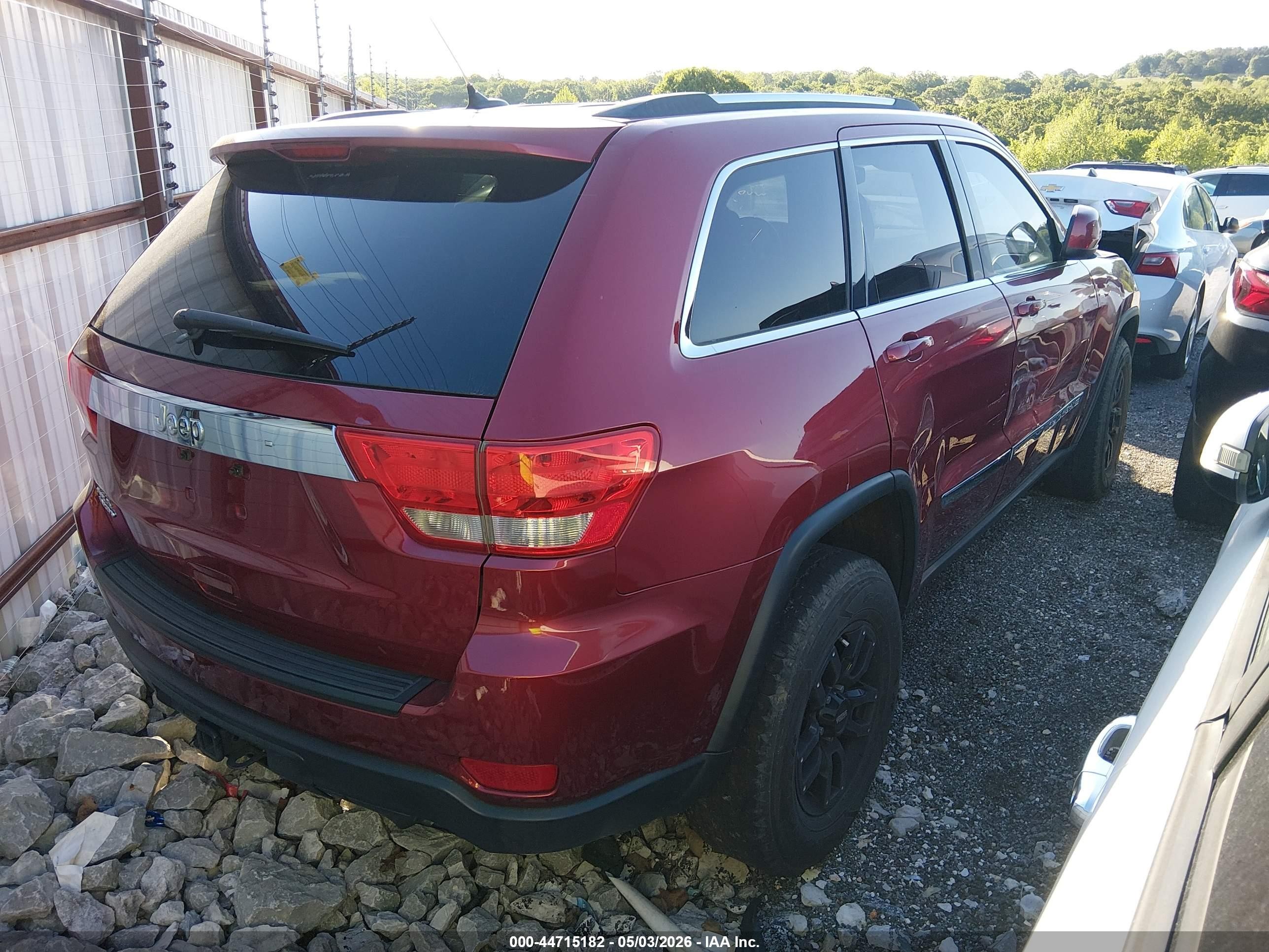 2013 Jeep Grand Cherokee Laredo Red vin: 1C4RJFAG4DC555914