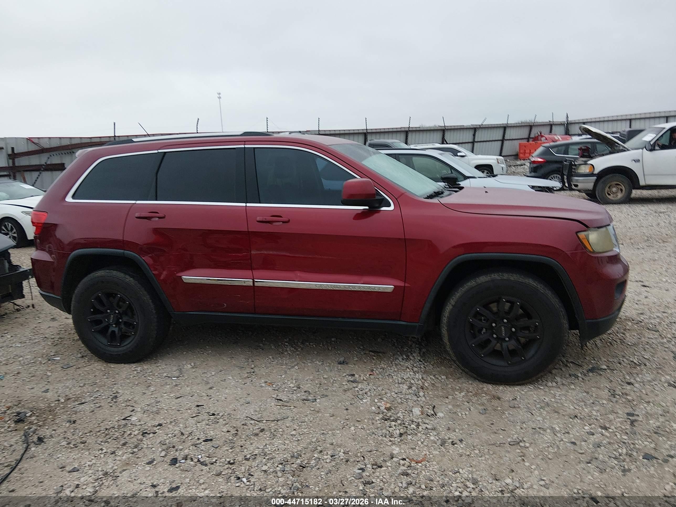 2013 Jeep Grand Cherokee Laredo Red vin: 1C4RJFAG4DC555914