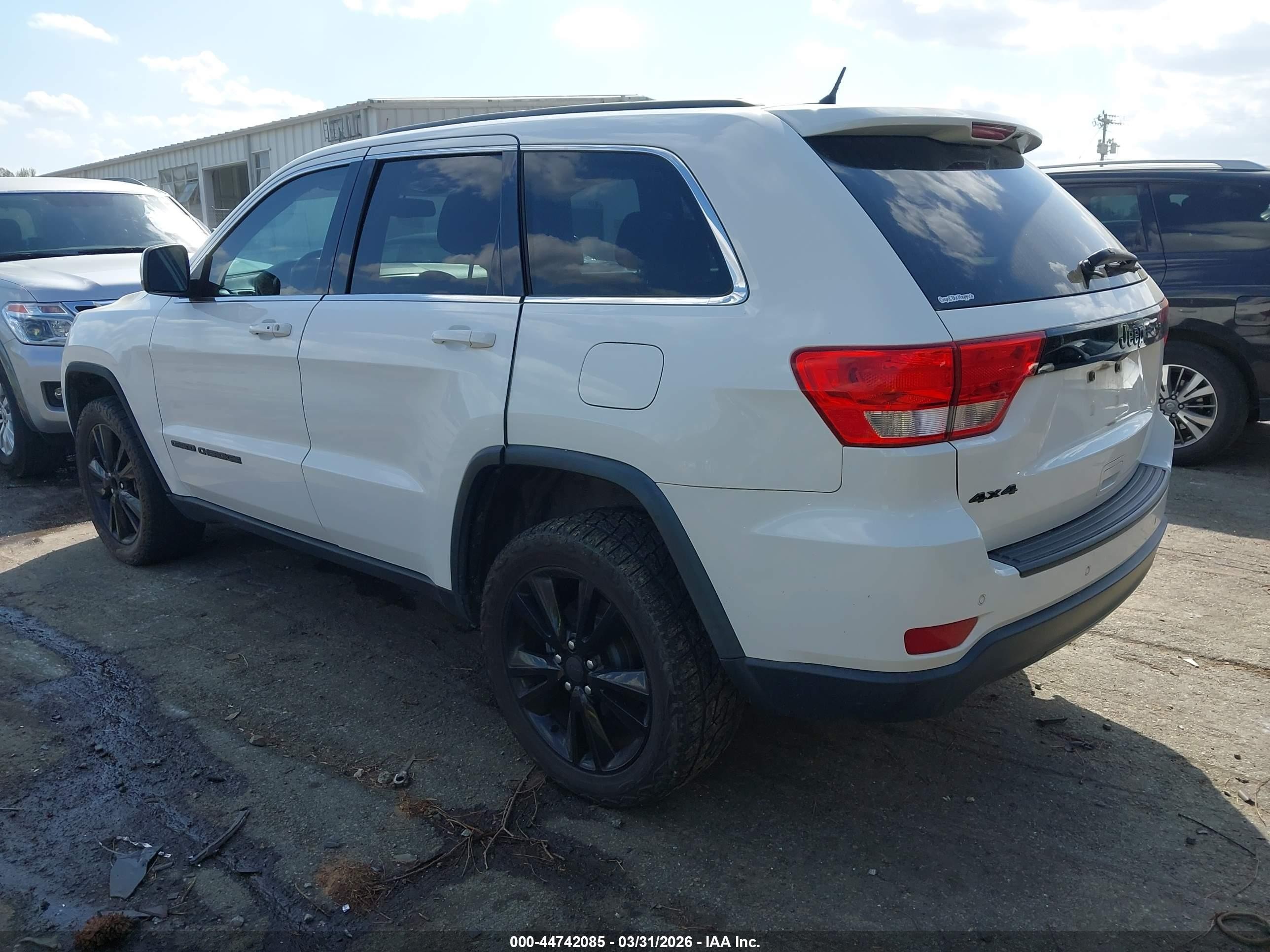 2013 Jeep Grand Cherokee Laredo Altitude White vin: 1C4RJFAG4DC599797