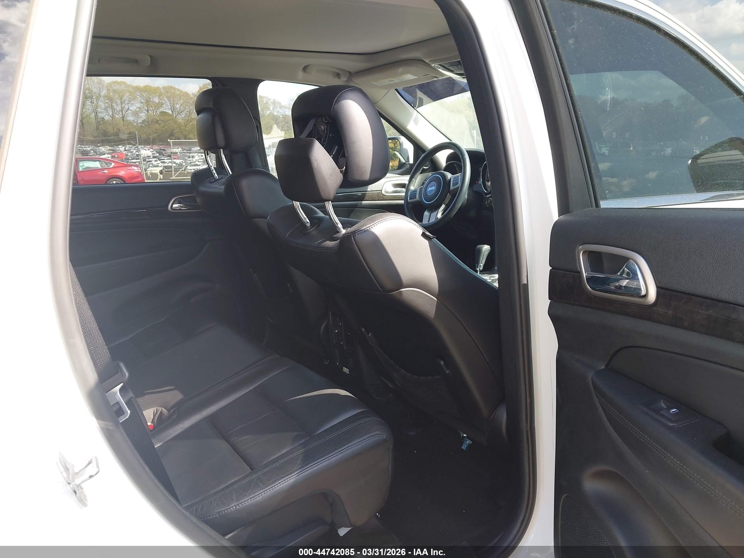 2013 Jeep Grand Cherokee Laredo Altitude White vin: 1C4RJFAG4DC599797