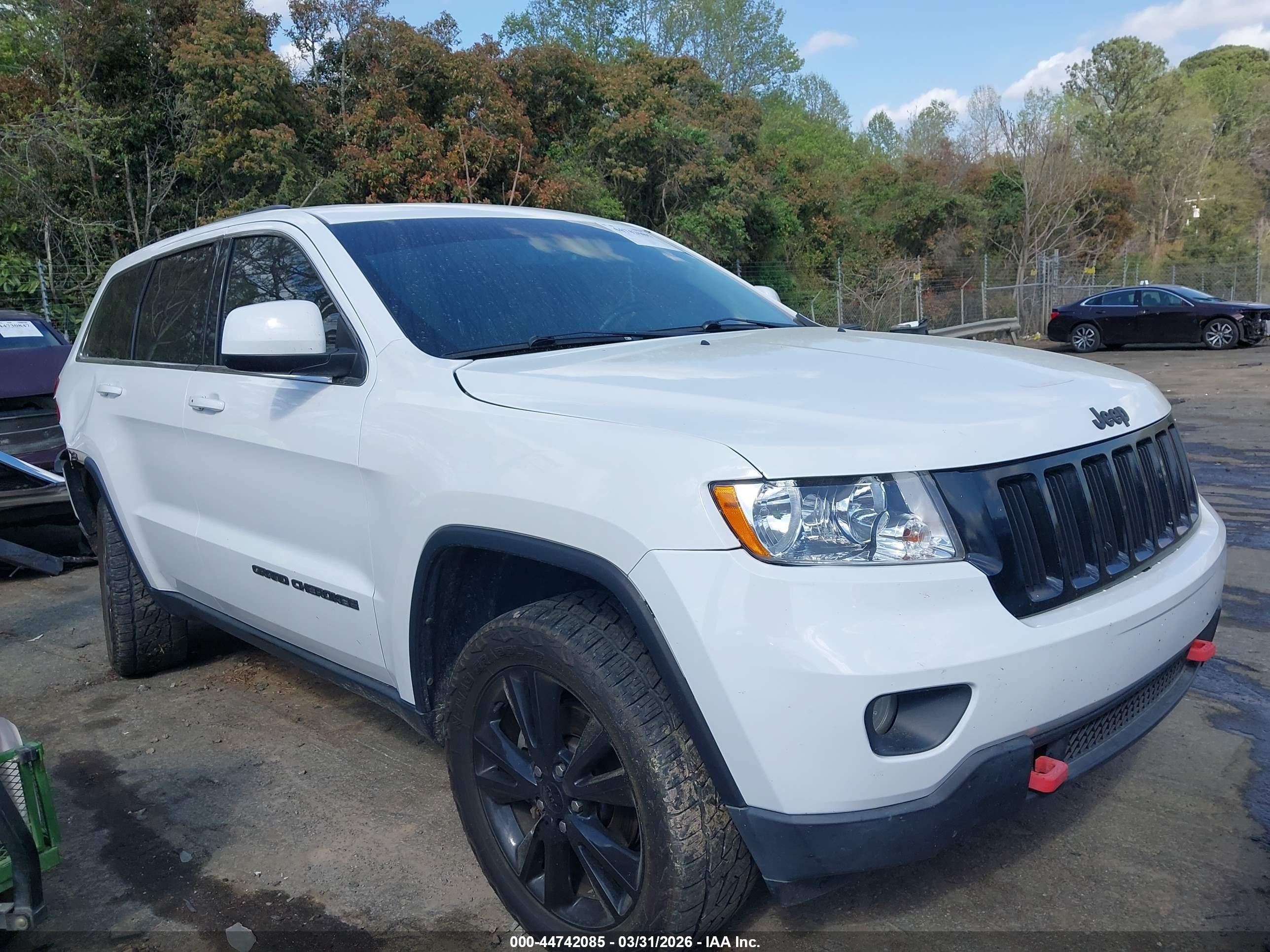 2013 Jeep Grand Cherokee Laredo Altitude White vin: 1C4RJFAG4DC599797