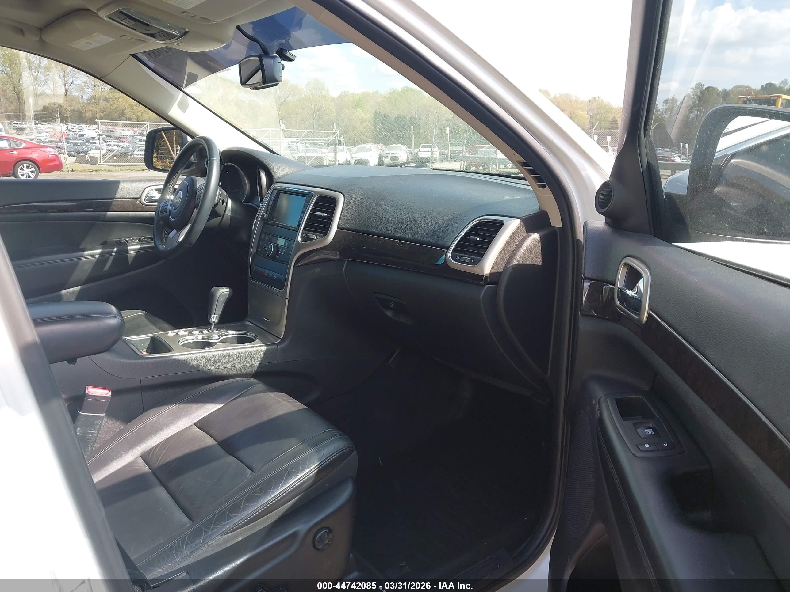 2013 Jeep Grand Cherokee Laredo Altitude White vin: 1C4RJFAG4DC599797
