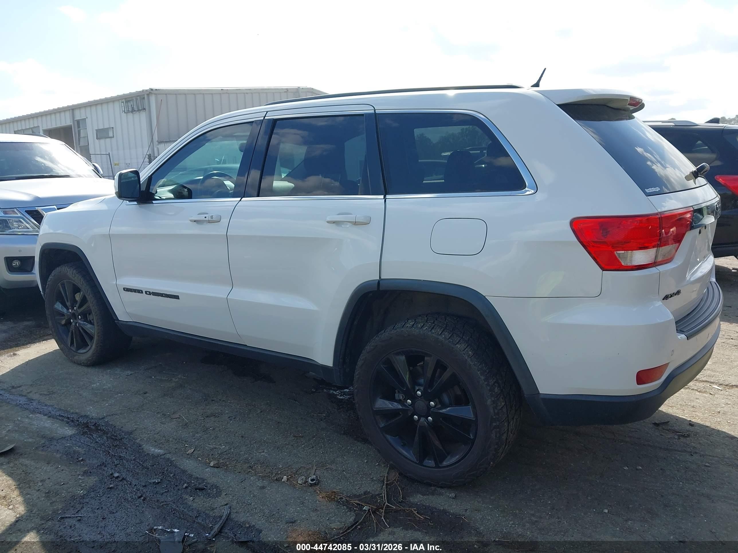 2013 Jeep Grand Cherokee Laredo Altitude White vin: 1C4RJFAG4DC599797