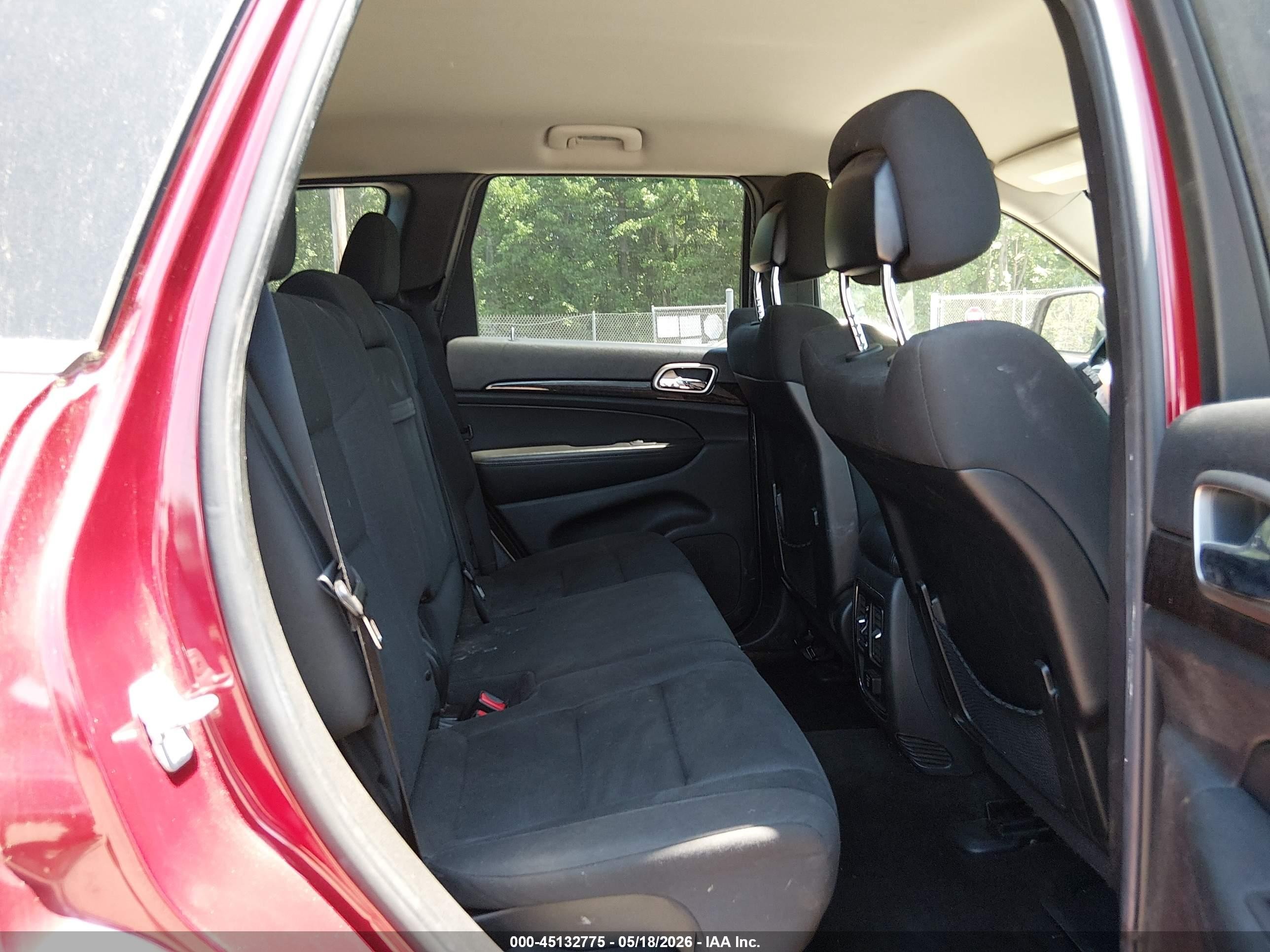 2013 Jeep Grand Cherokee Laredo Red vin: 1C4RJFAG4DC642258
