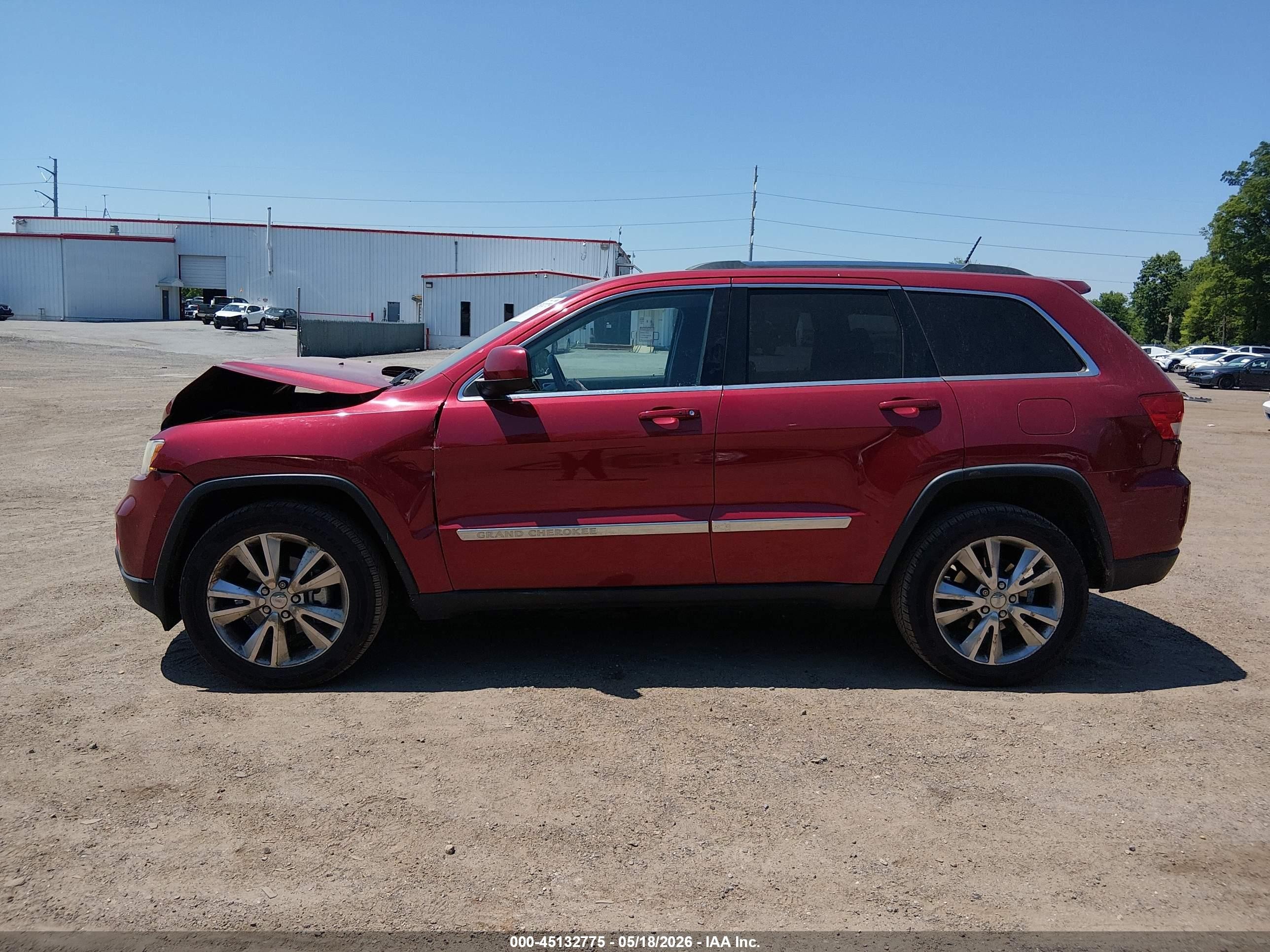2013 Jeep Grand Cherokee Laredo Red vin: 1C4RJFAG4DC642258