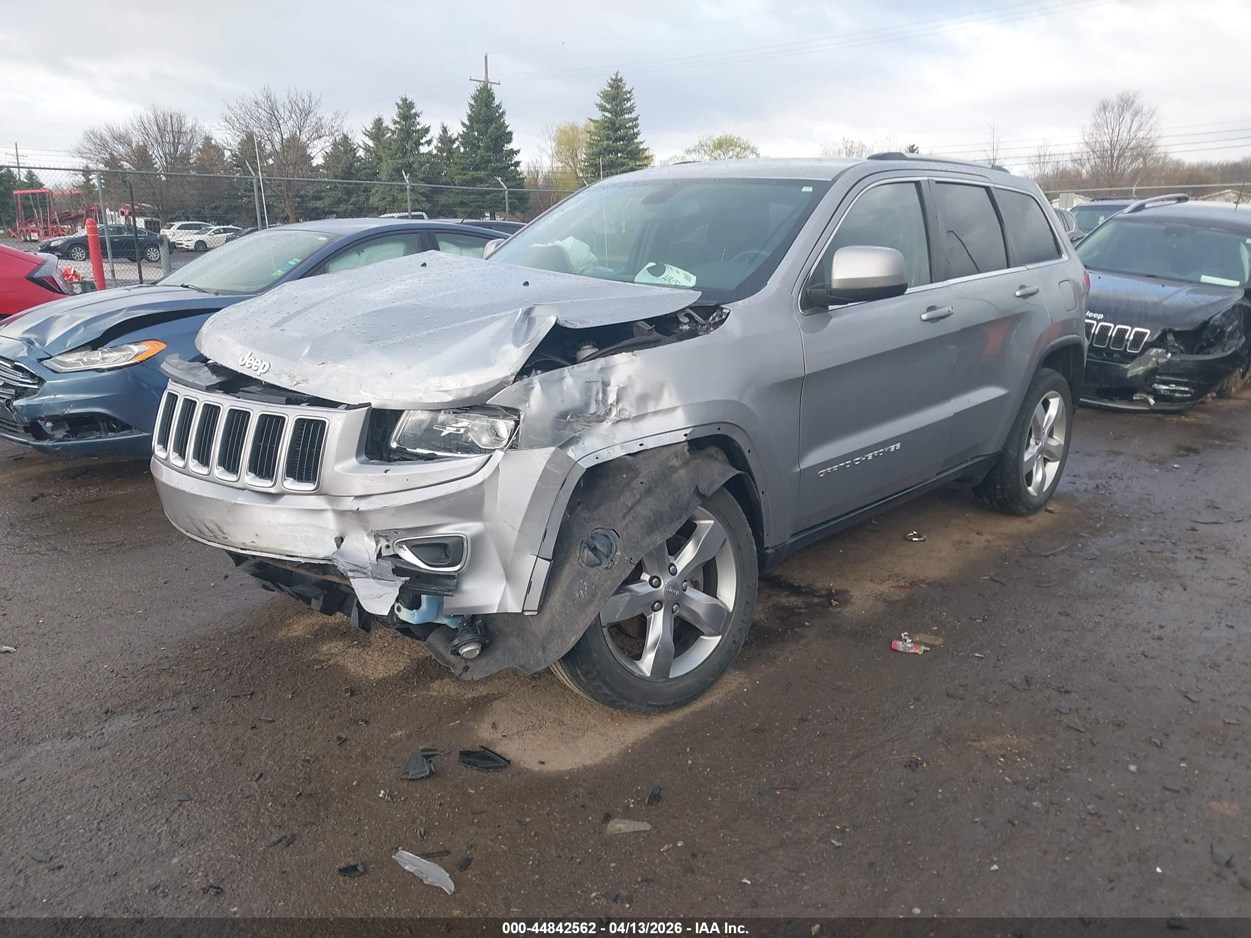 2014 Jeep Grand Cherokee Laredo Silver vin: 1C4RJFAG4EC334136
