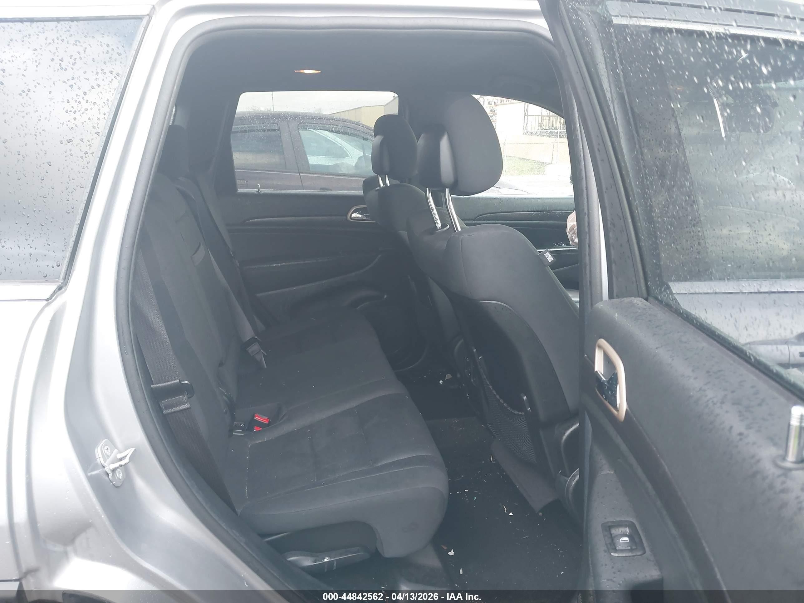2014 Jeep Grand Cherokee Laredo Silver vin: 1C4RJFAG4EC334136