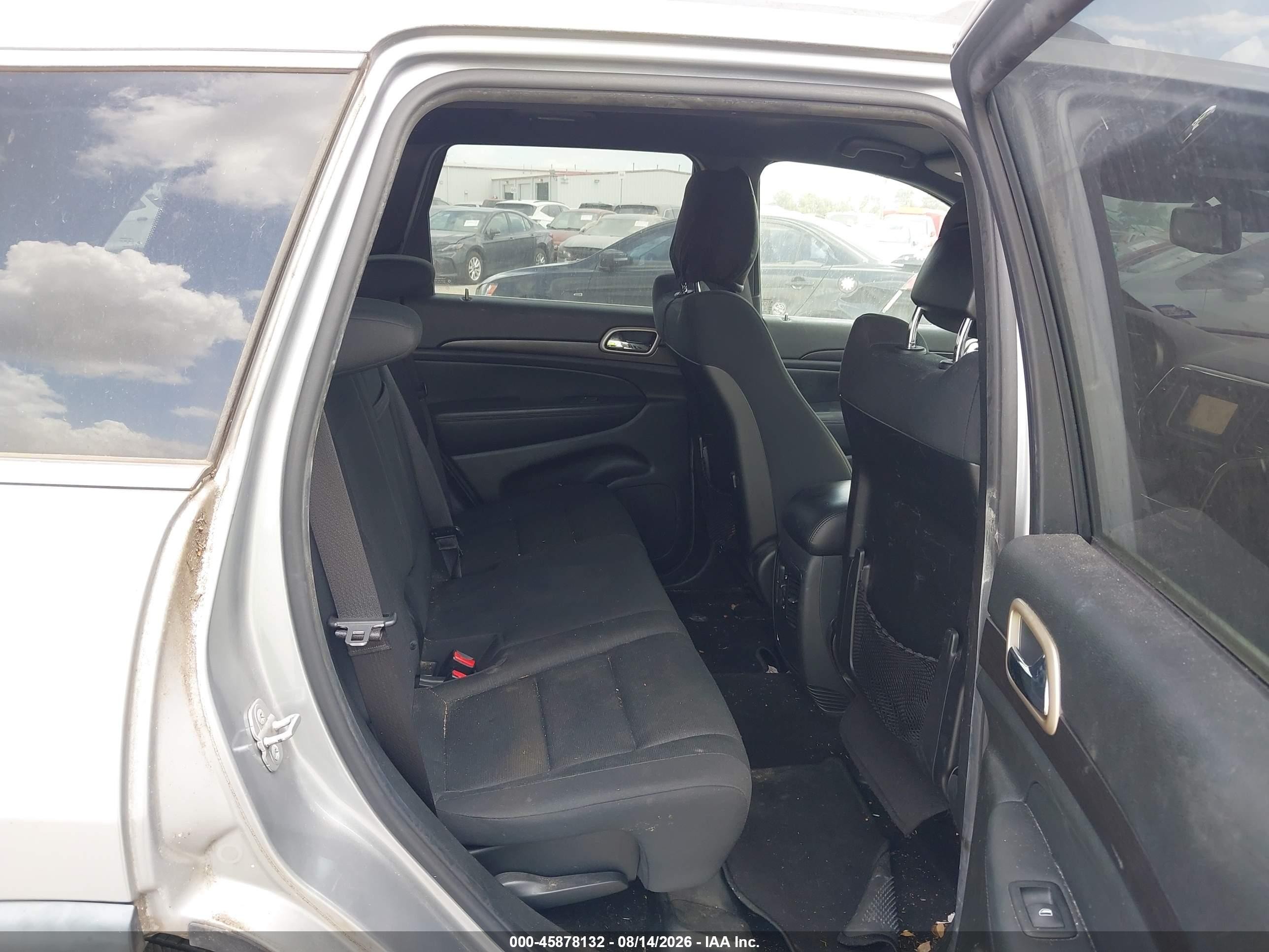 2014 Jeep Grand Cherokee Laredo Серебряный vin: 1C4RJFAG4EC372157