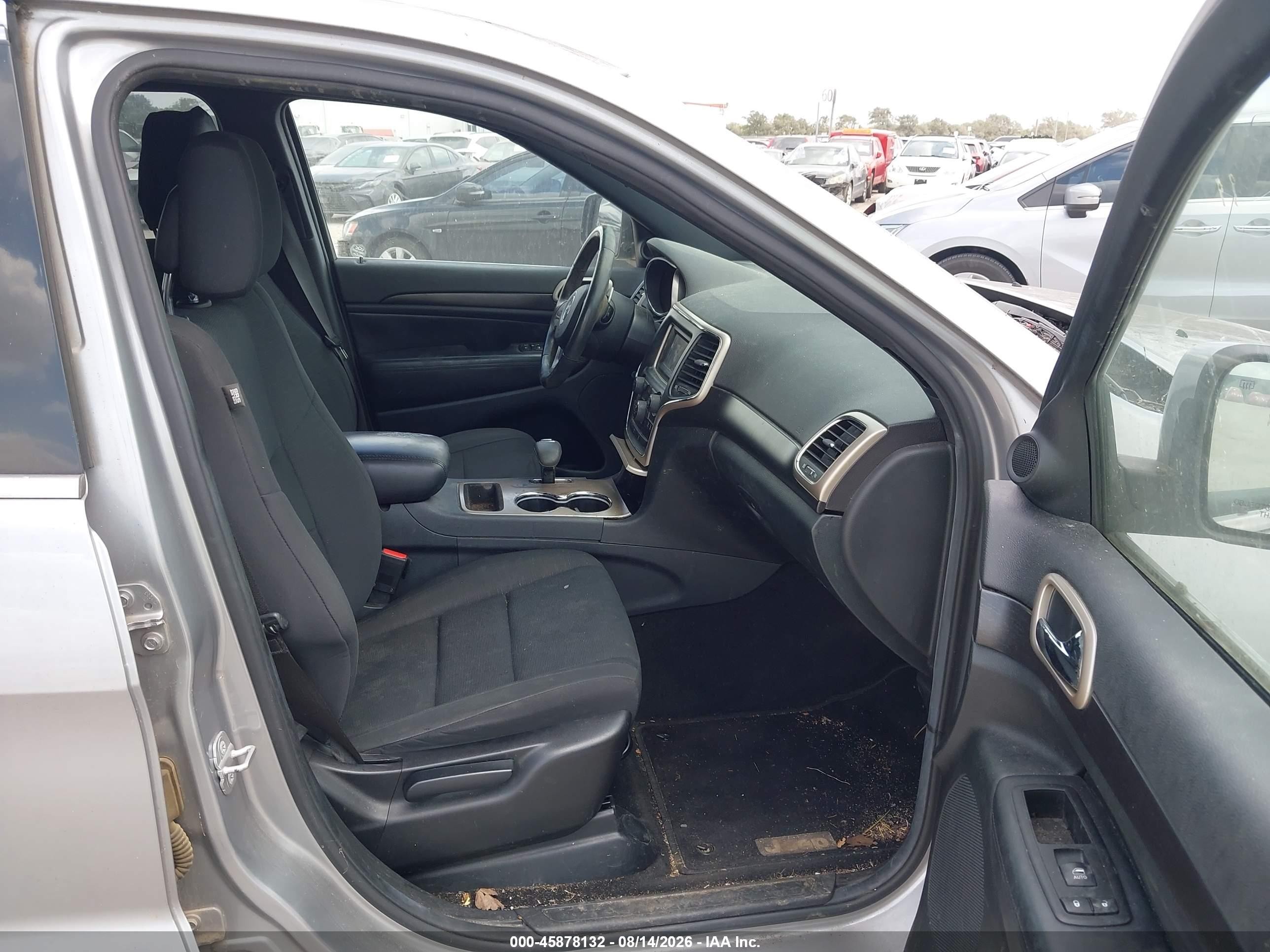 2014 Jeep Grand Cherokee Laredo Серебряный vin: 1C4RJFAG4EC372157