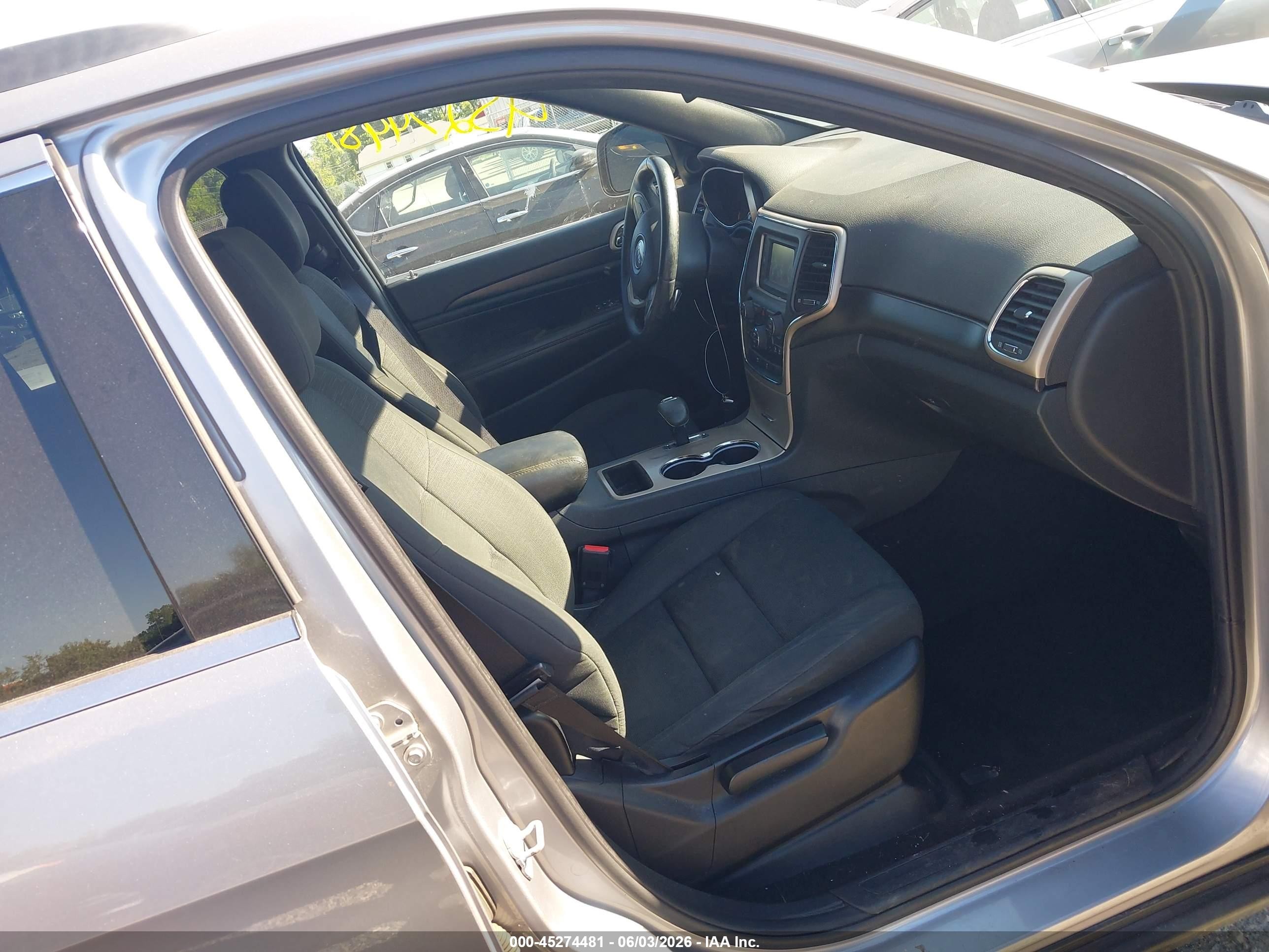 2014 Jeep Grand Cherokee Laredo Silver vin: 1C4RJFAG4EC392182