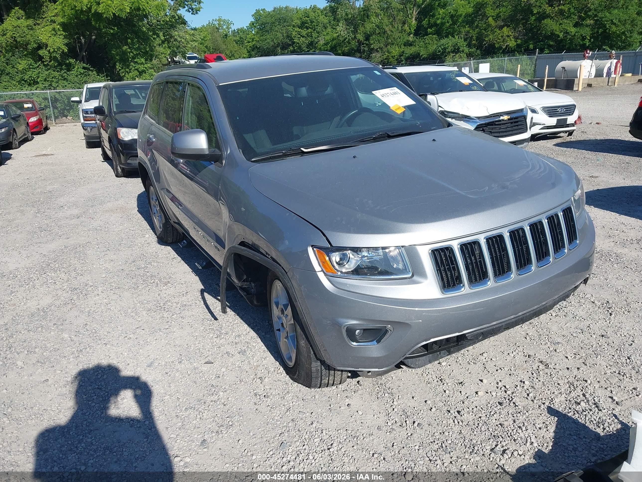 2014 Jeep Grand Cherokee Laredo Silver vin: 1C4RJFAG4EC392182
