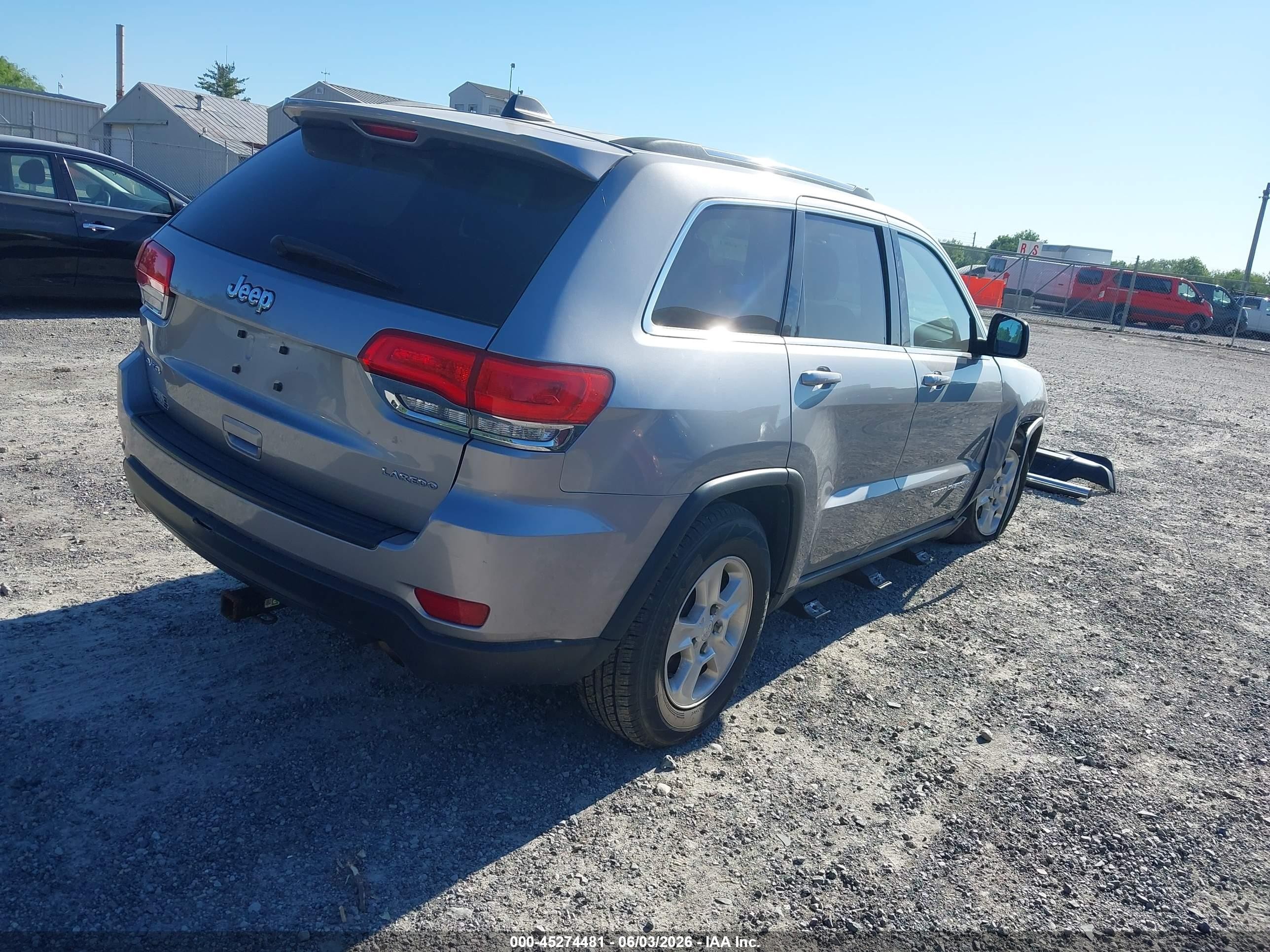 2014 Jeep Grand Cherokee Laredo Silver vin: 1C4RJFAG4EC392182