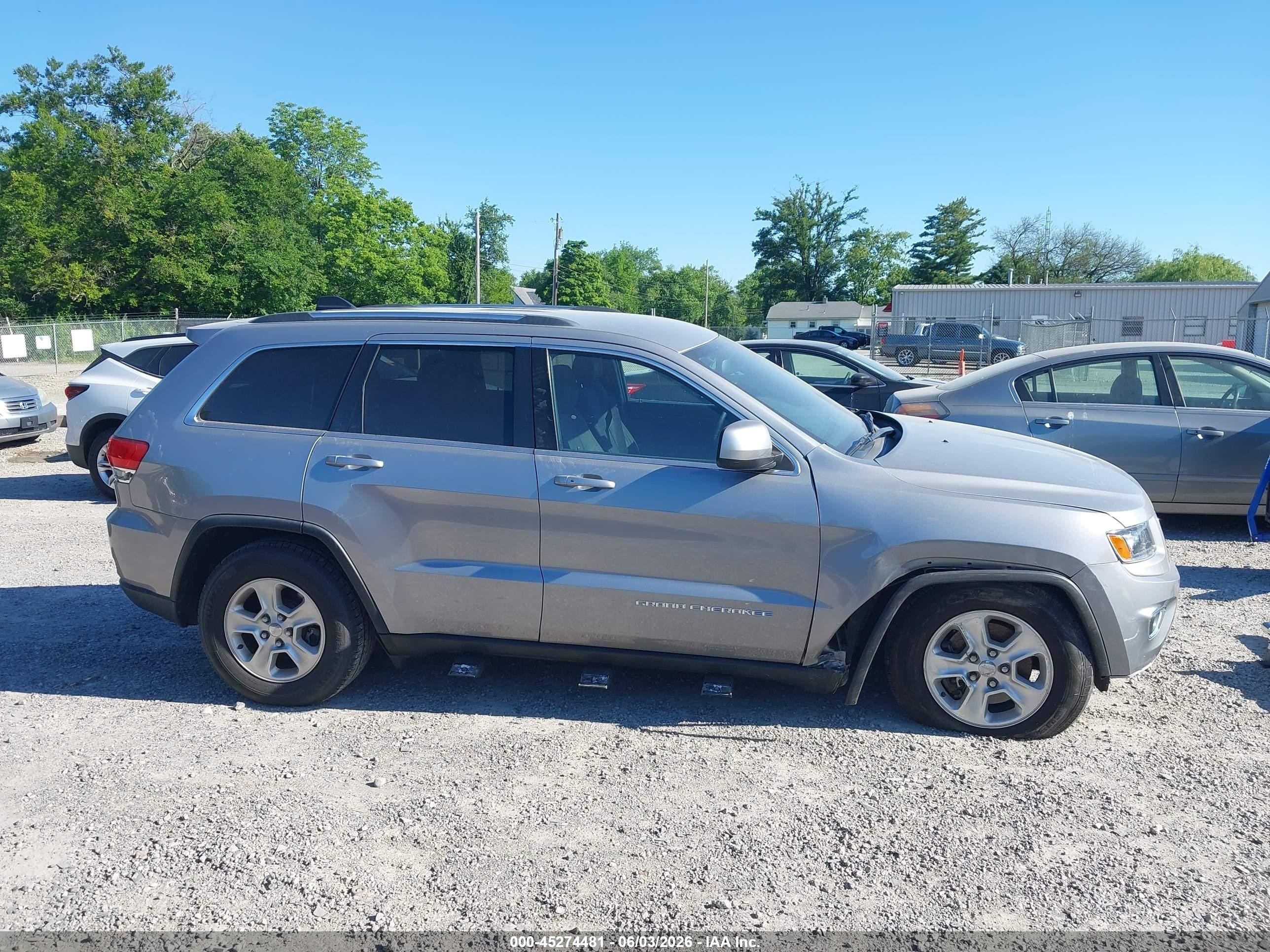 2014 Jeep Grand Cherokee Laredo Silver vin: 1C4RJFAG4EC392182