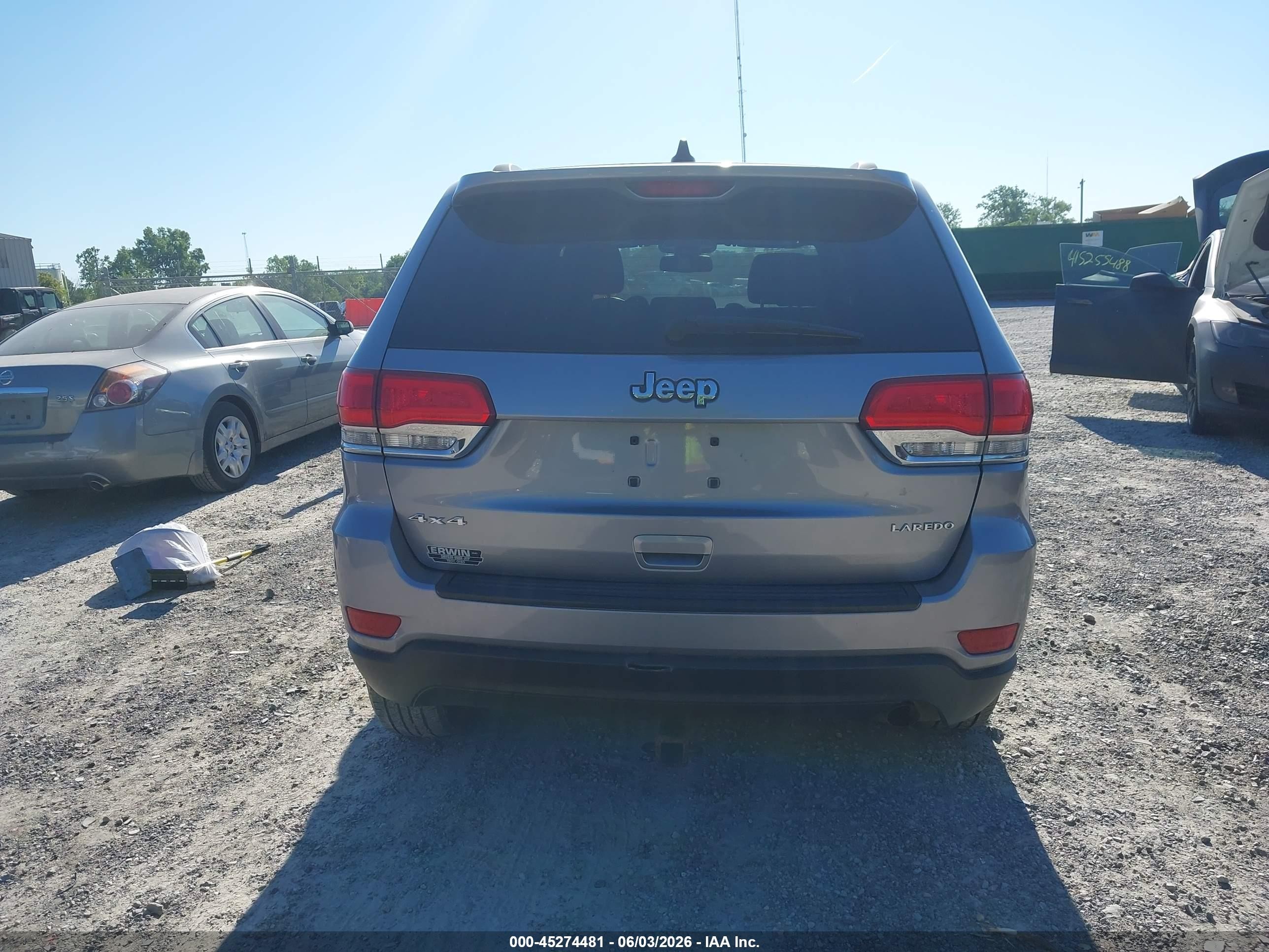 2014 Jeep Grand Cherokee Laredo Silver vin: 1C4RJFAG4EC392182