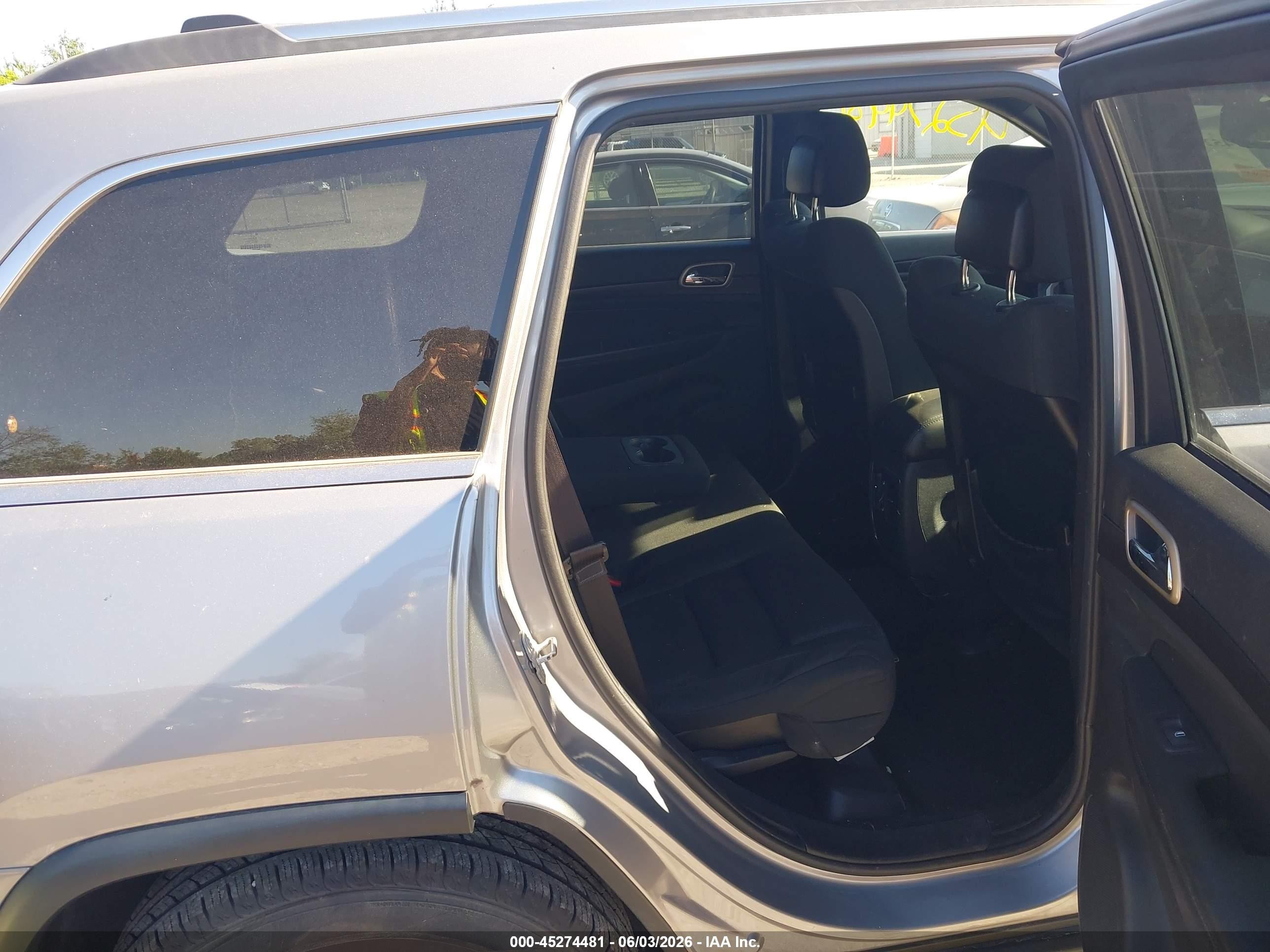 2014 Jeep Grand Cherokee Laredo Silver vin: 1C4RJFAG4EC392182