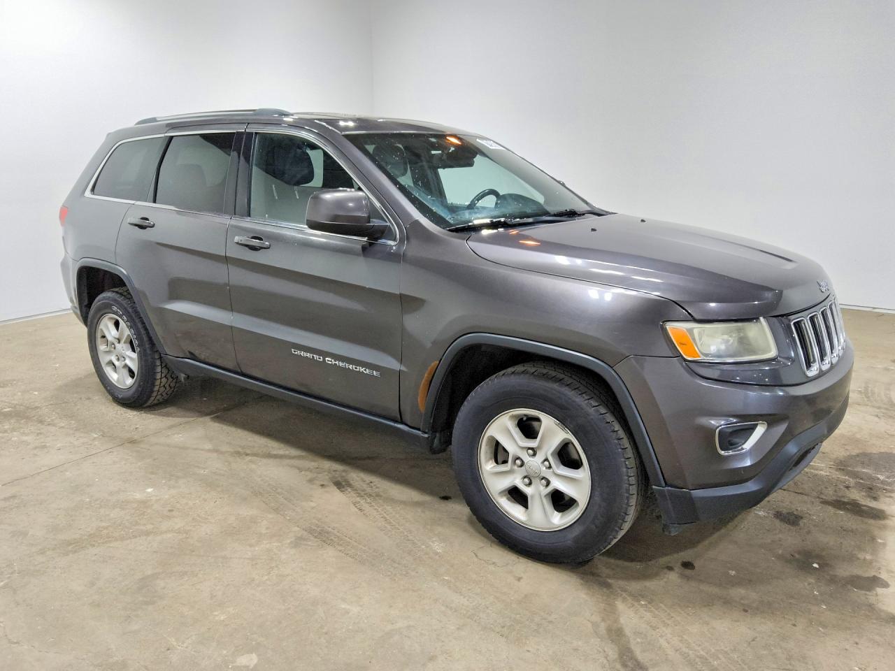 2014 Jeep Grand Cherokee Laredo Gray vin: 1C4RJFAG4EC448055