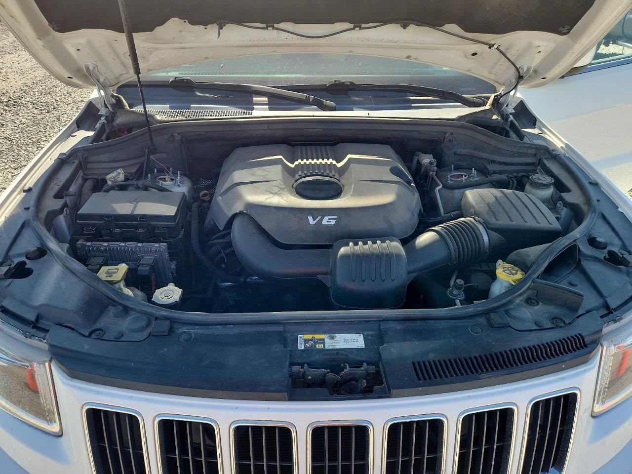 2014 Jeep Grand Cherokee Laredo White vin: 1C4RJFAG4EC482593