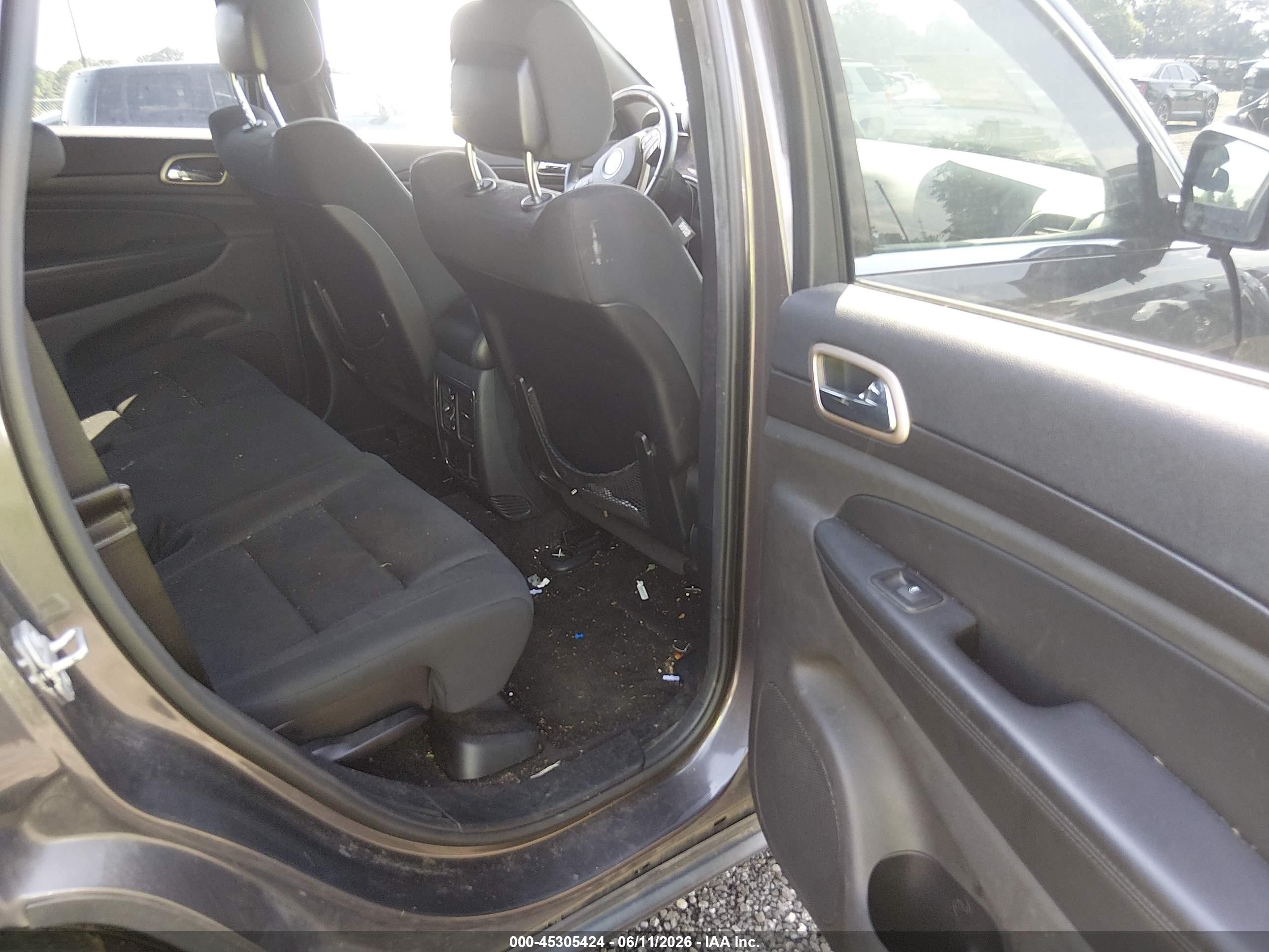 2015 Jeep Grand Cherokee Laredo Gray vin: 1C4RJFAG4FC106560
