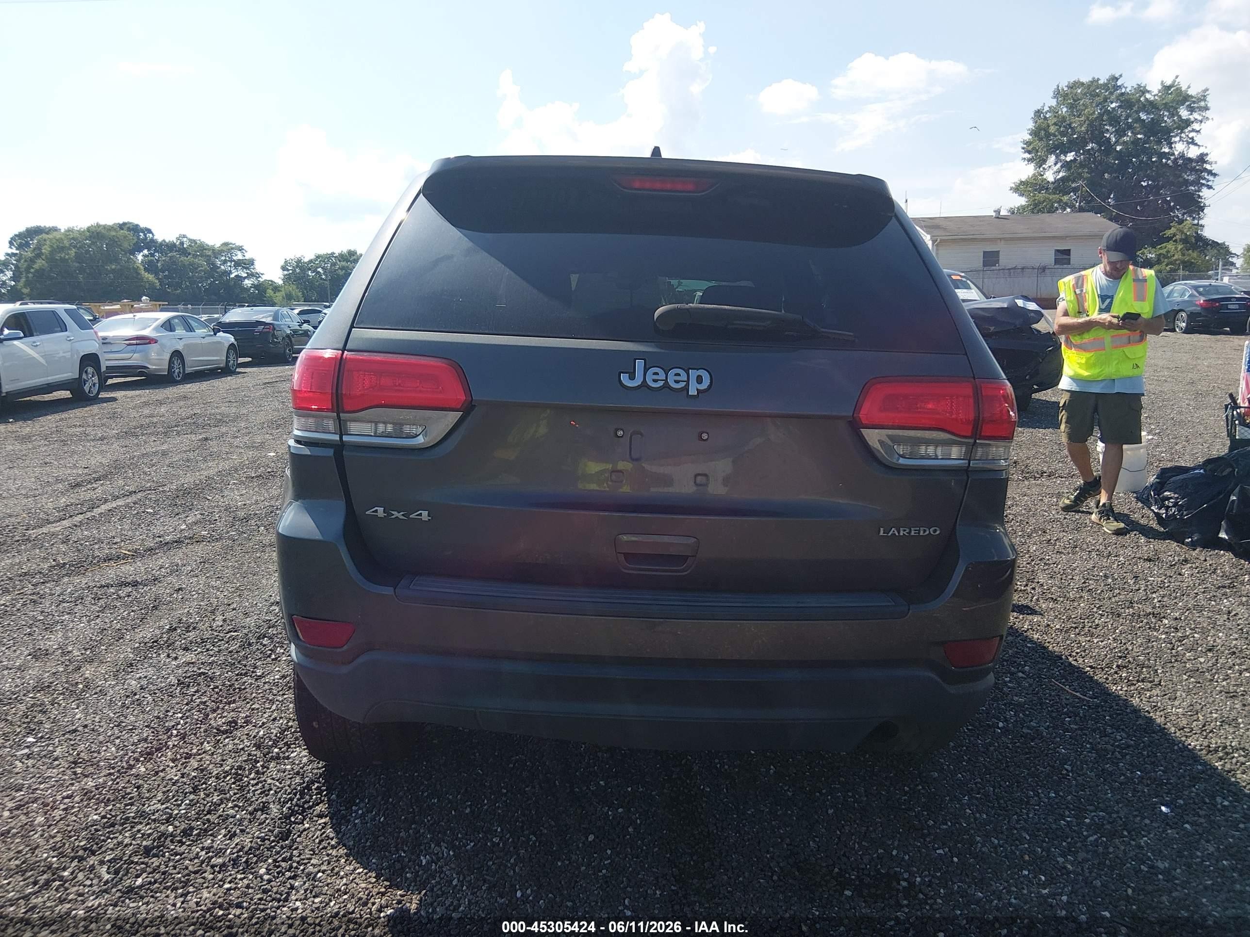 2015 Jeep Grand Cherokee Laredo Gray vin: 1C4RJFAG4FC106560