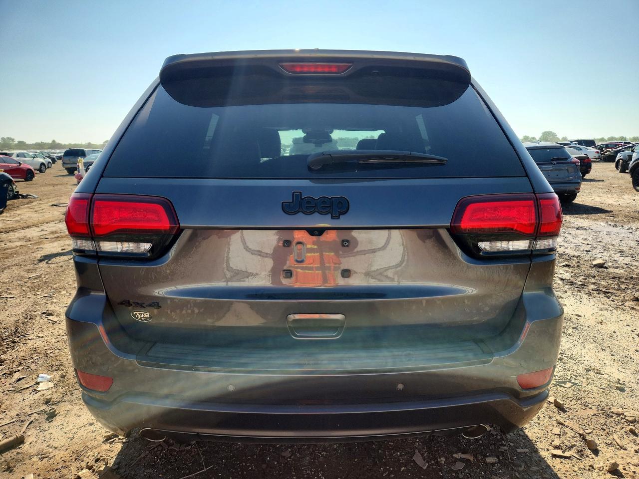 2015 Jeep Grand Cherokee Laredo Gray vin: 1C4RJFAG4FC116604