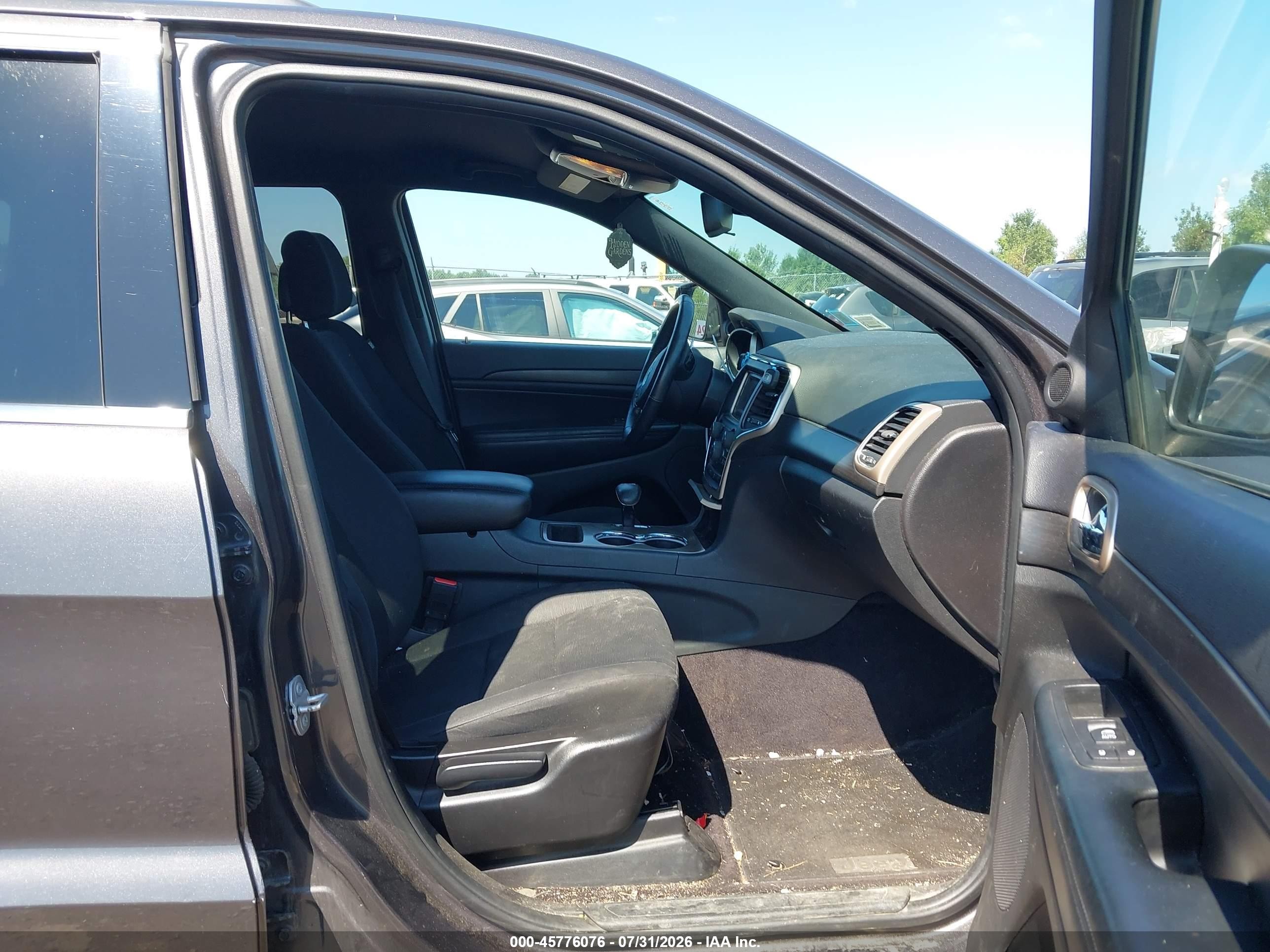 2015 Jeep Grand Cherokee Laredo Gray vin: 1C4RJFAG4FC168444