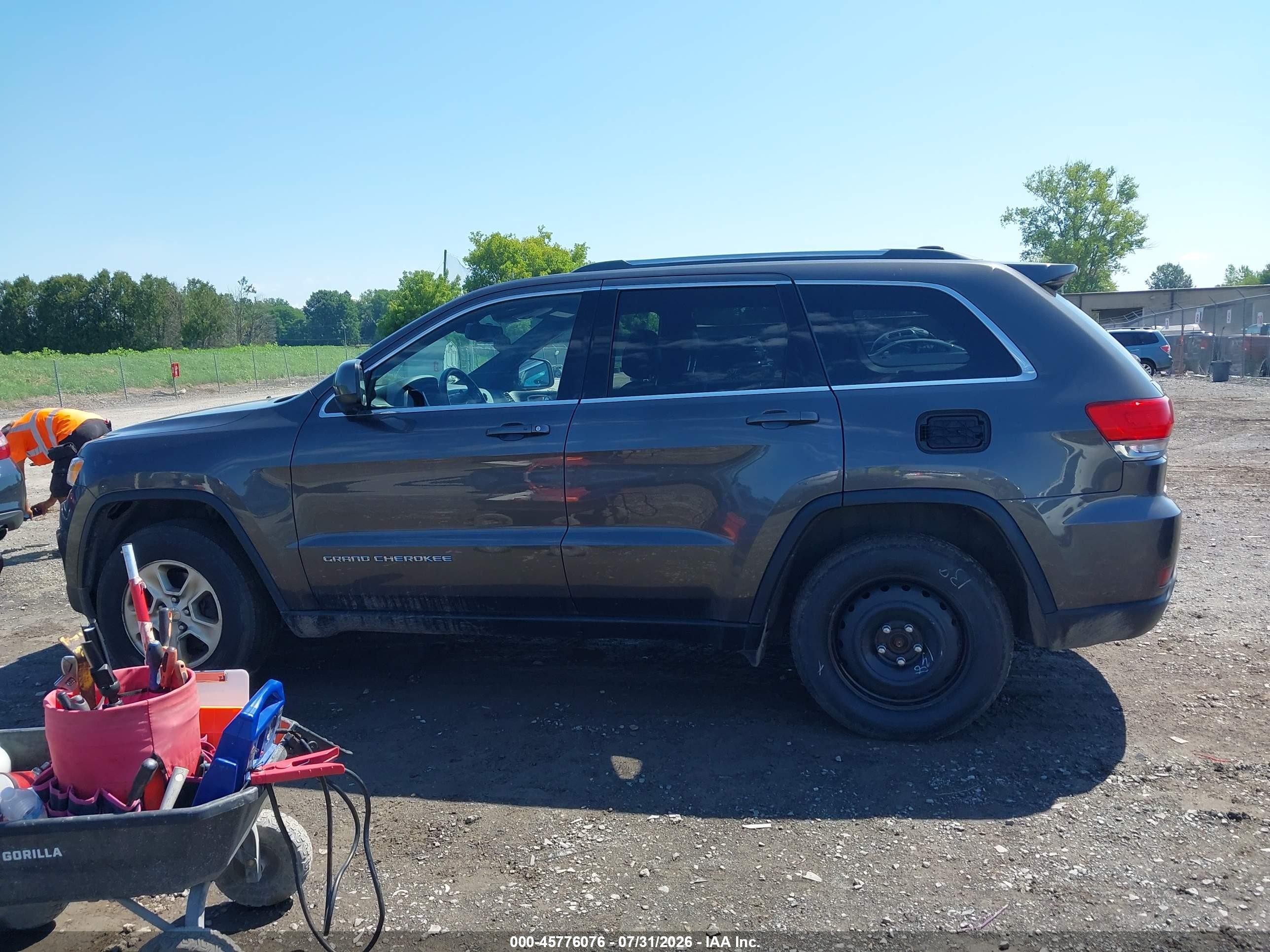 2015 Jeep Grand Cherokee Laredo Gray vin: 1C4RJFAG4FC168444