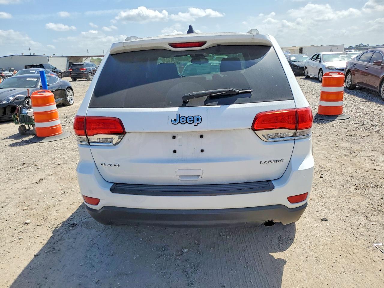 2015 Jeep Grand Cherokee Laredo White vin: 1C4RJFAG4FC171022