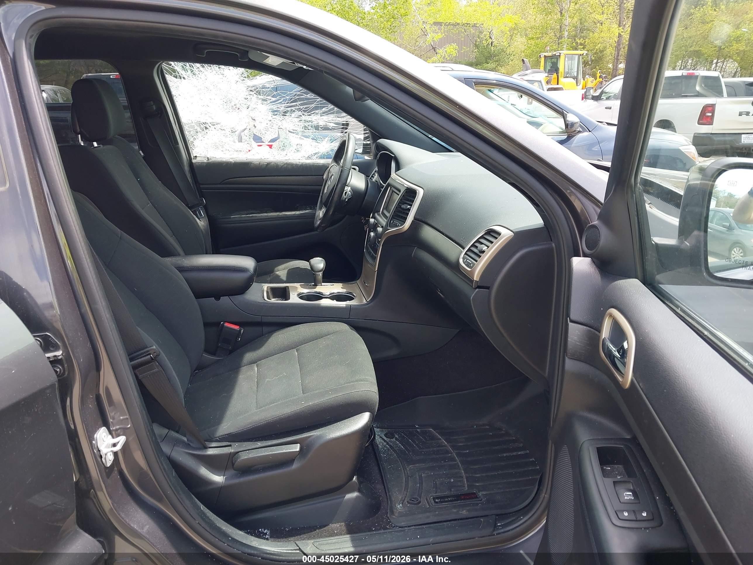 2015 Jeep Grand Cherokee Laredo Серый vin: 1C4RJFAG4FC237276