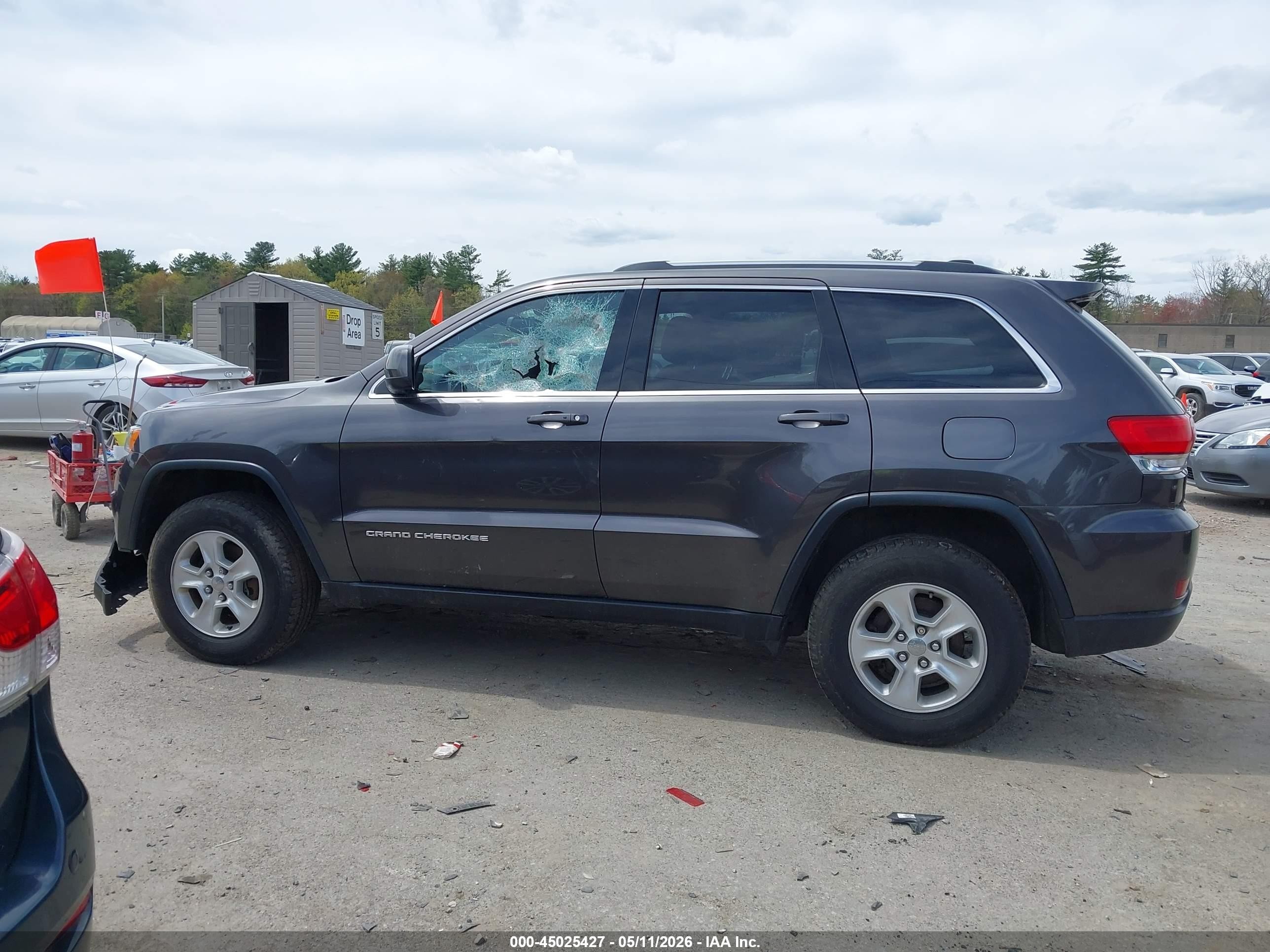 2015 Jeep Grand Cherokee Laredo Серый vin: 1C4RJFAG4FC237276