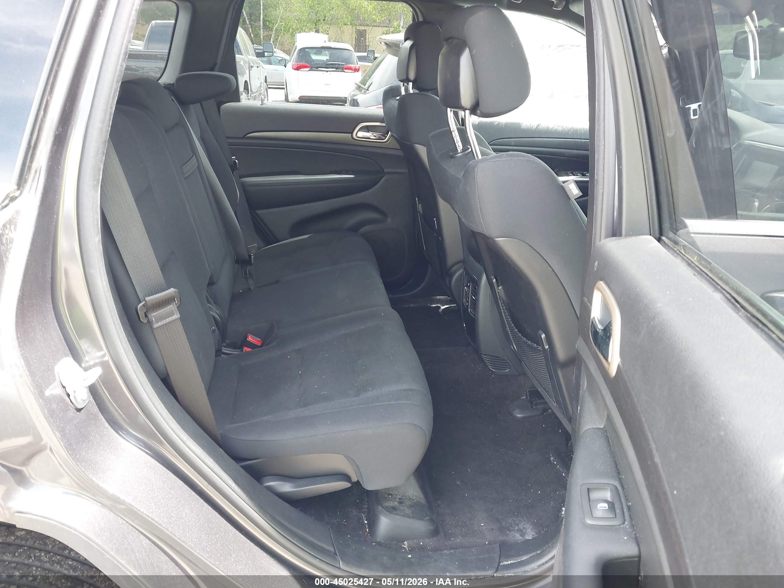 2015 Jeep Grand Cherokee Laredo Серый vin: 1C4RJFAG4FC237276