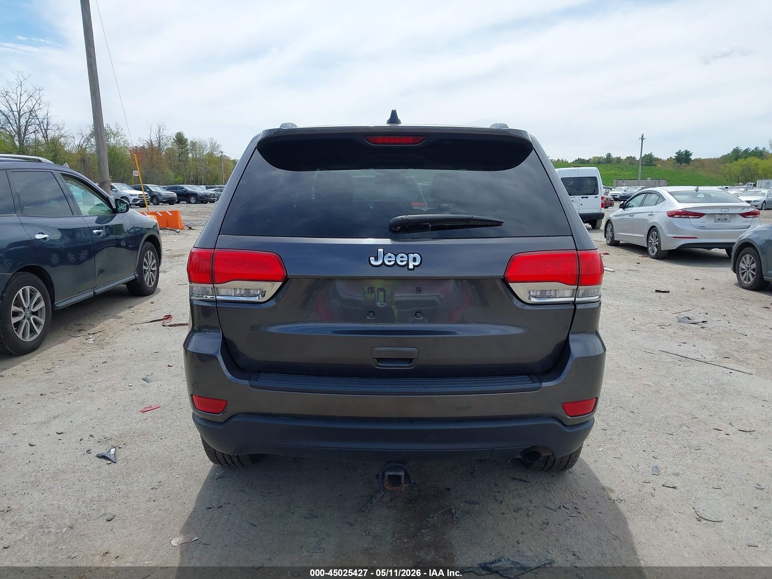 2015 Jeep Grand Cherokee Laredo Серый vin: 1C4RJFAG4FC237276