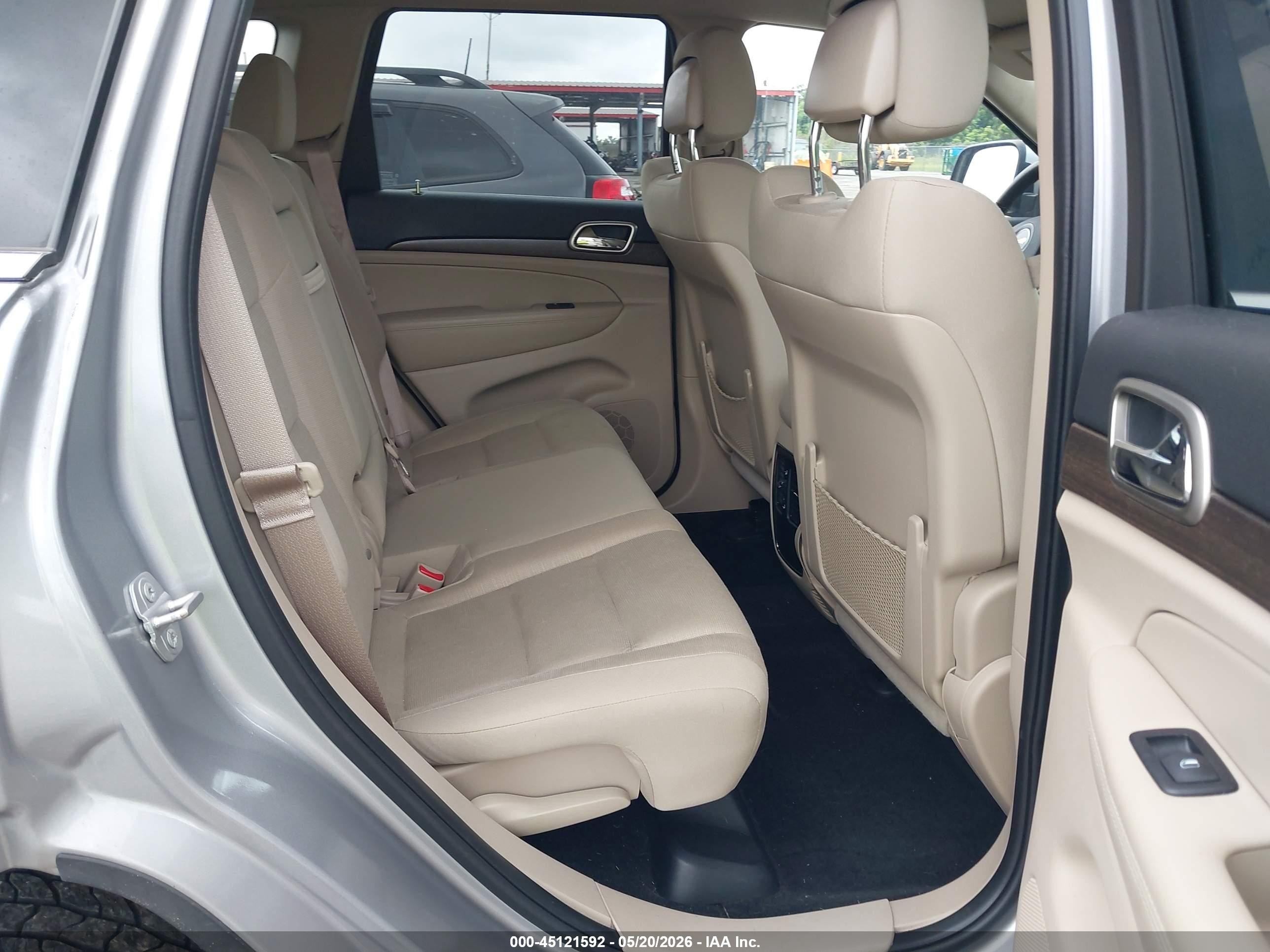 2015 Jeep Grand Cherokee Laredo Серебряный vin: 1C4RJFAG4FC786279