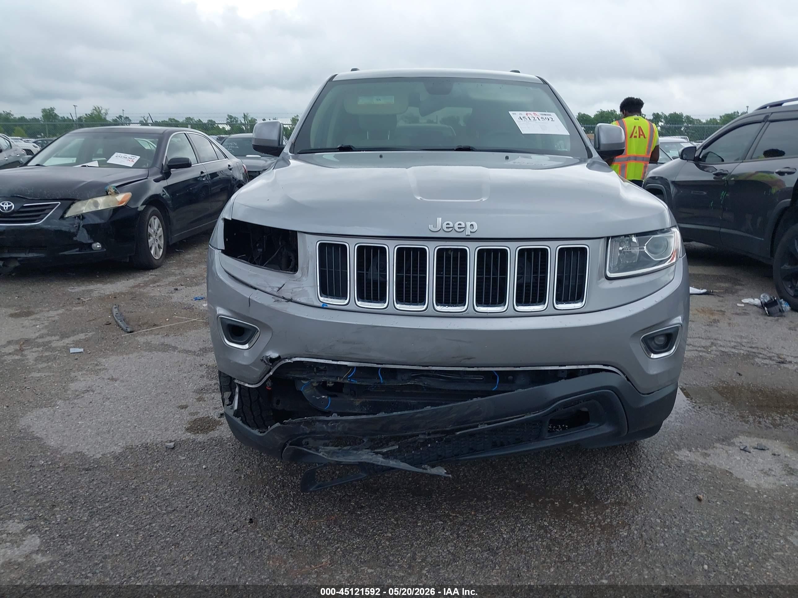 2015 Jeep Grand Cherokee Laredo Серебряный vin: 1C4RJFAG4FC786279