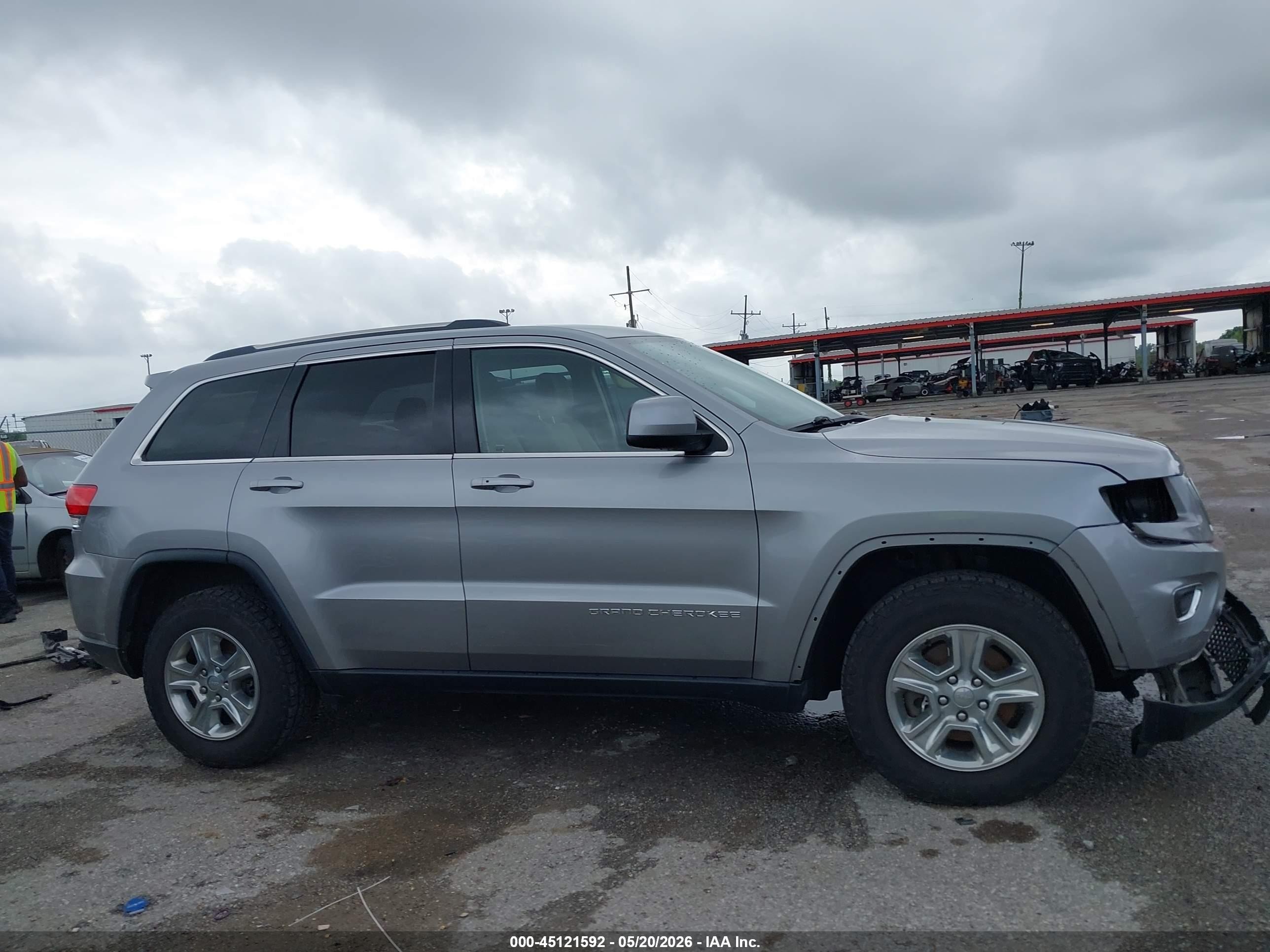 2015 Jeep Grand Cherokee Laredo Серебряный vin: 1C4RJFAG4FC786279