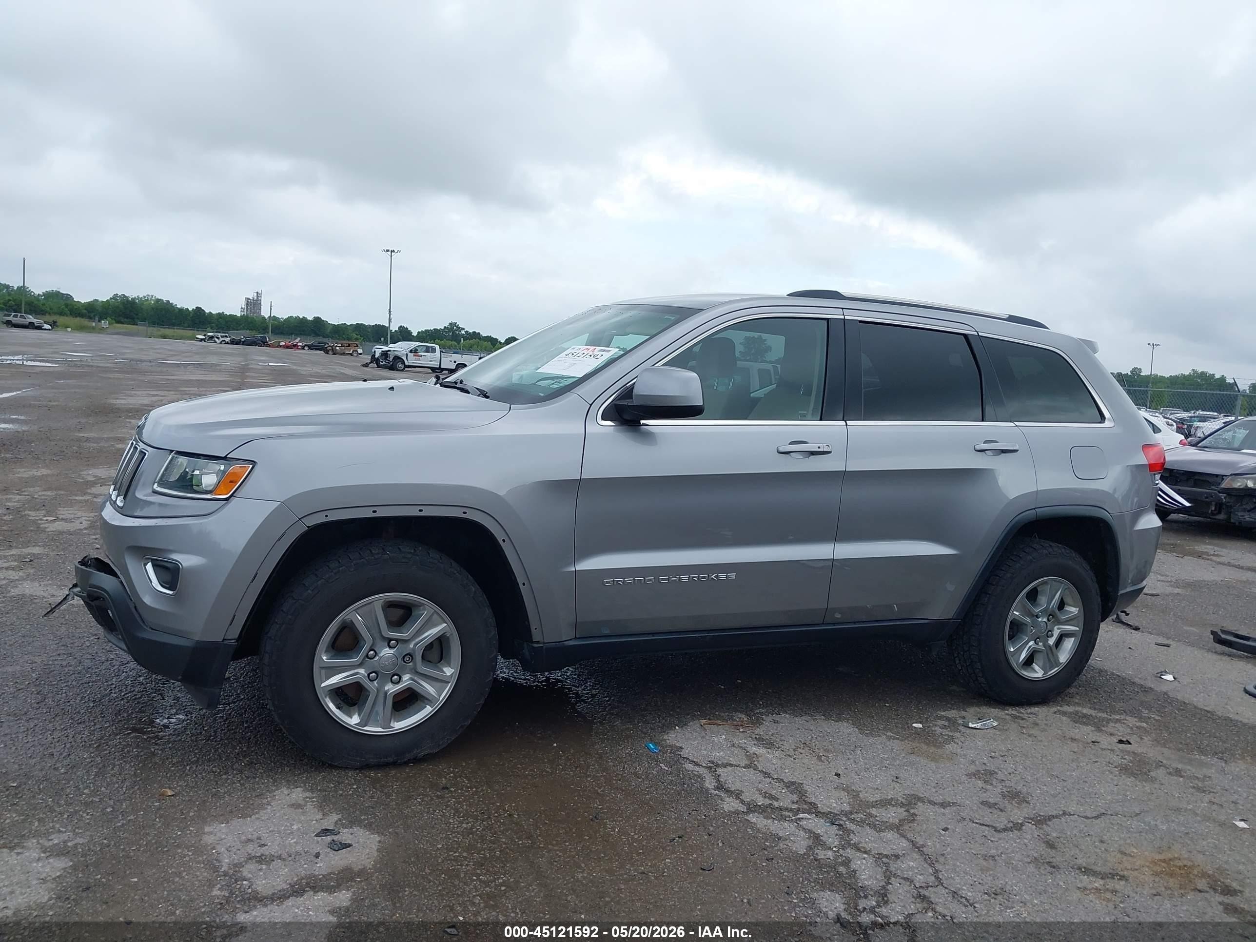 2015 Jeep Grand Cherokee Laredo Серебряный vin: 1C4RJFAG4FC786279