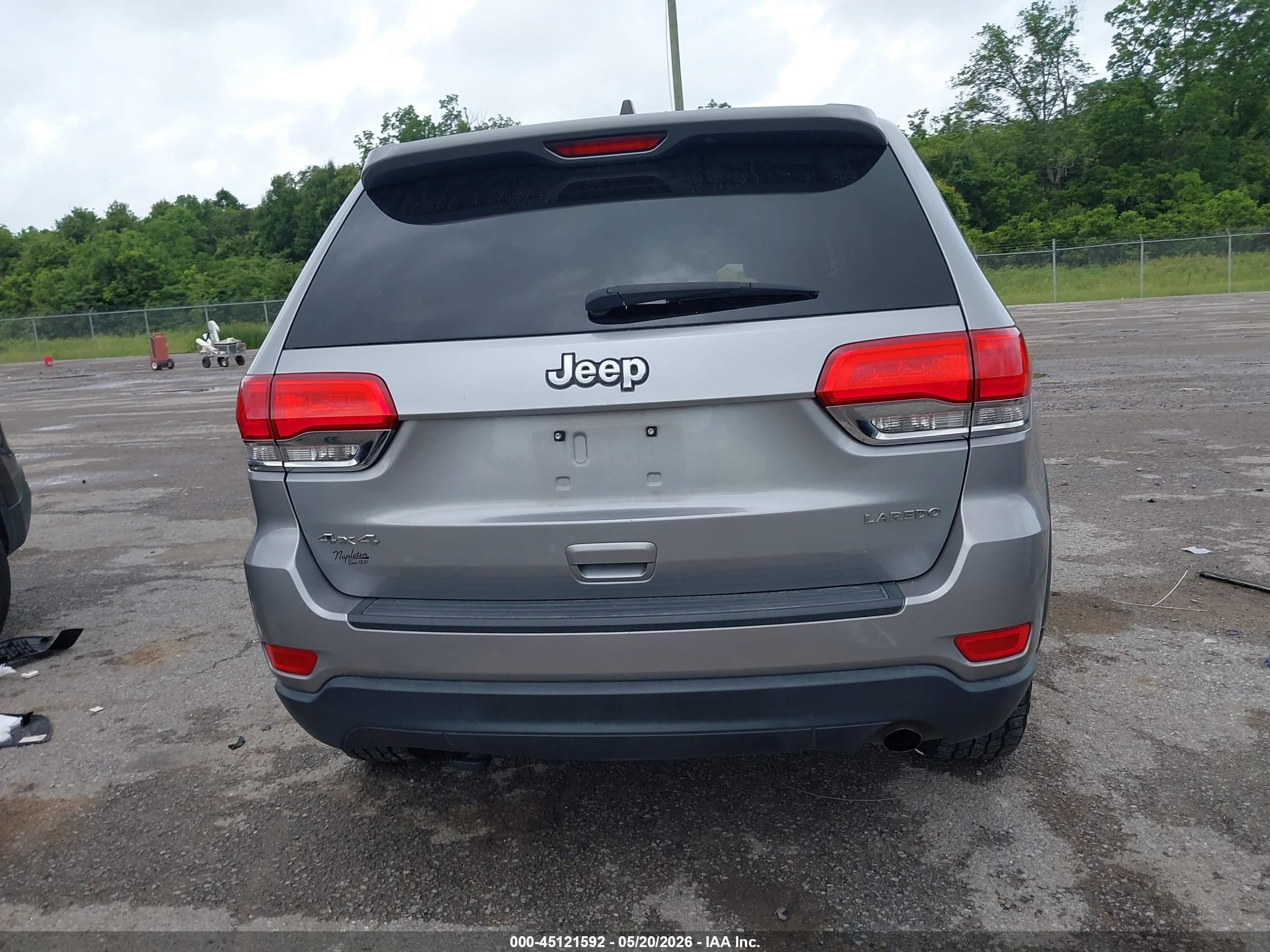 2015 Jeep Grand Cherokee Laredo Серебряный vin: 1C4RJFAG4FC786279