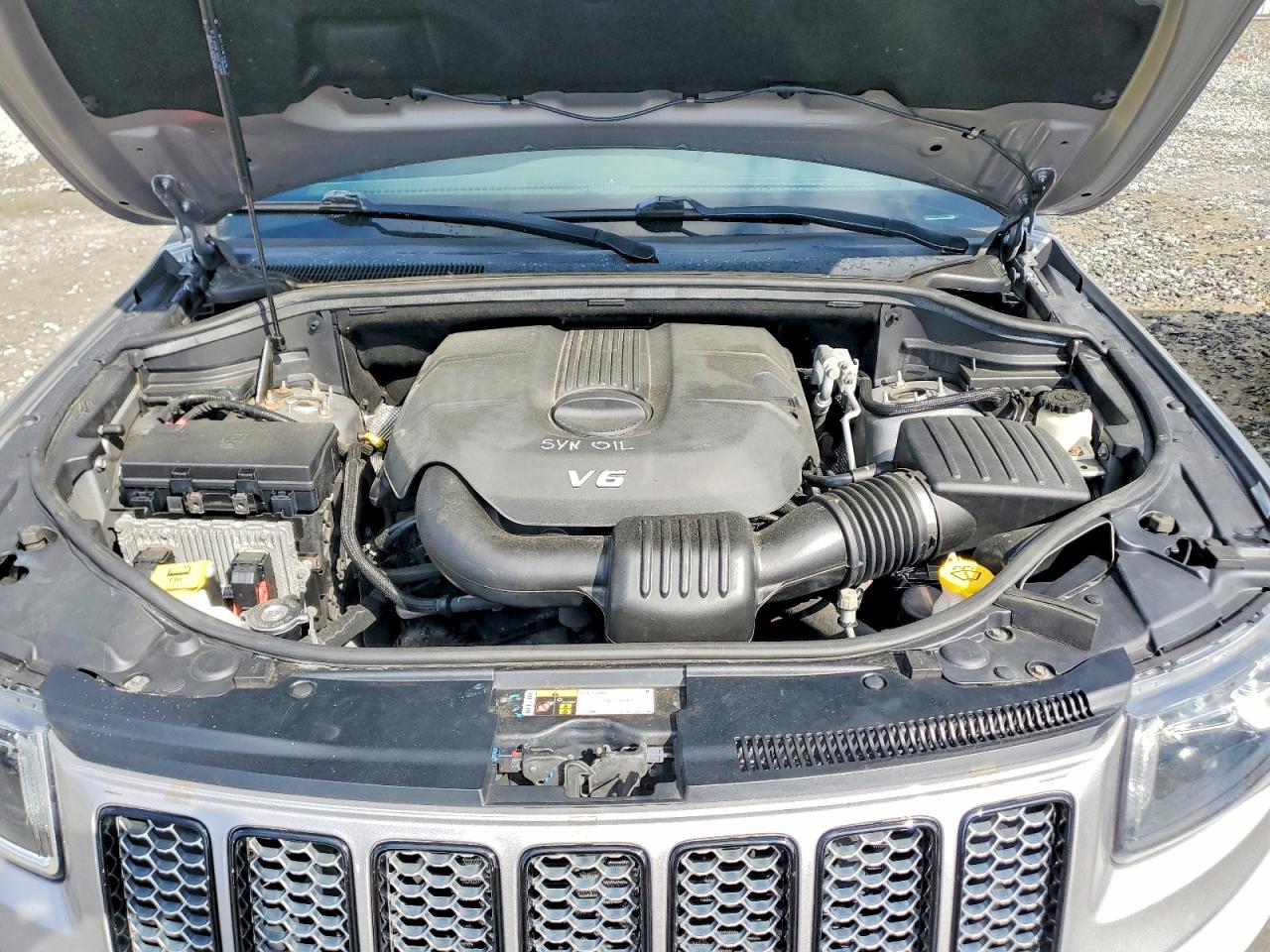2015 Jeep Grand Cherokee Laredo Silver vin: 1C4RJFAG4FC924435