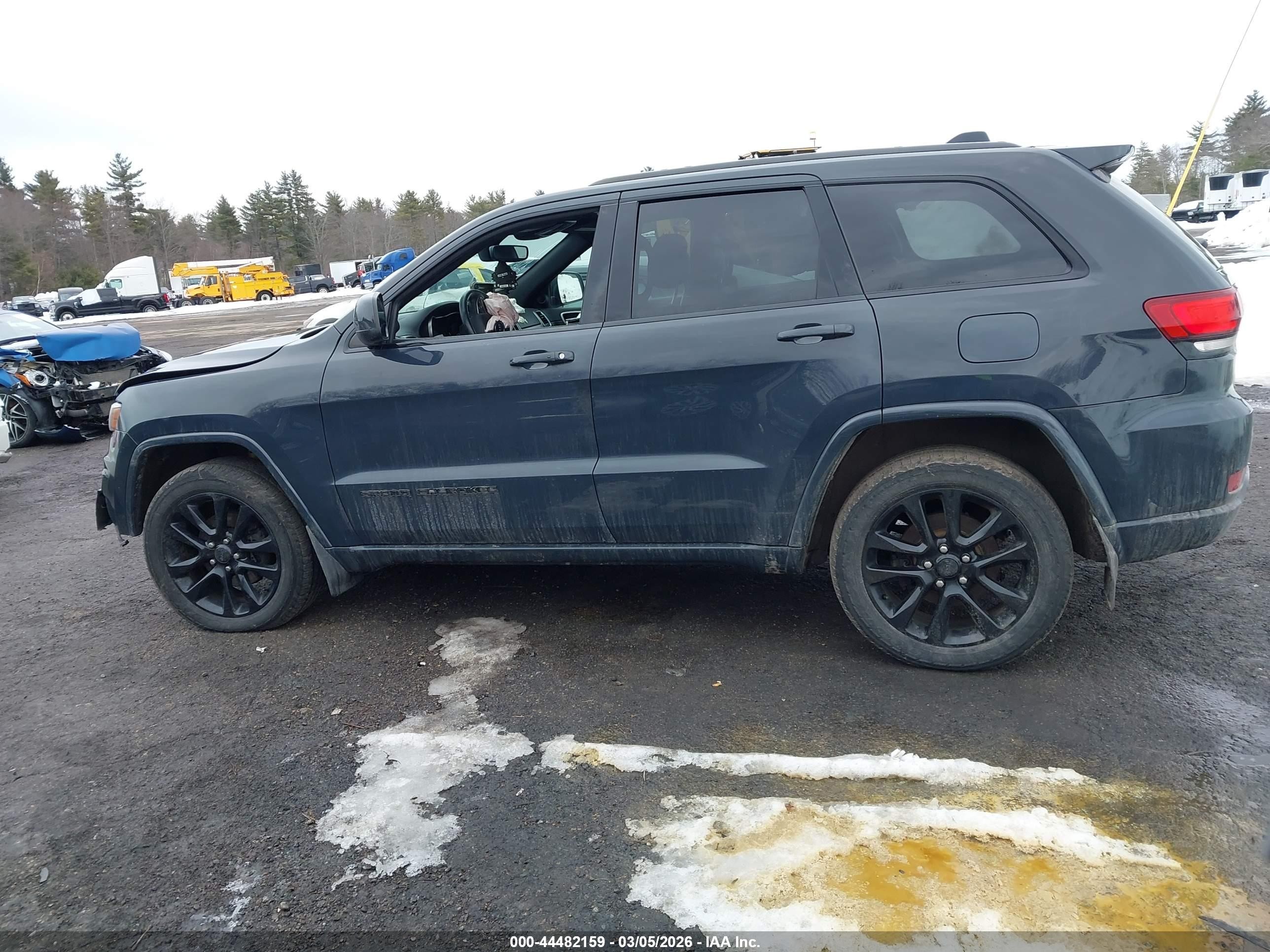 2017 Jeep Grand Cherokee Altitude 4x4 Черный vin: 1C4RJFAG4HC726800