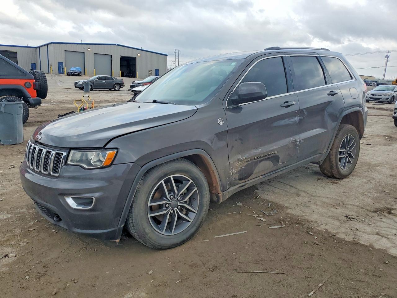 2020 Jeep Grand Cherokee Laredo Gray vin: 1C4RJFAG4LC437098