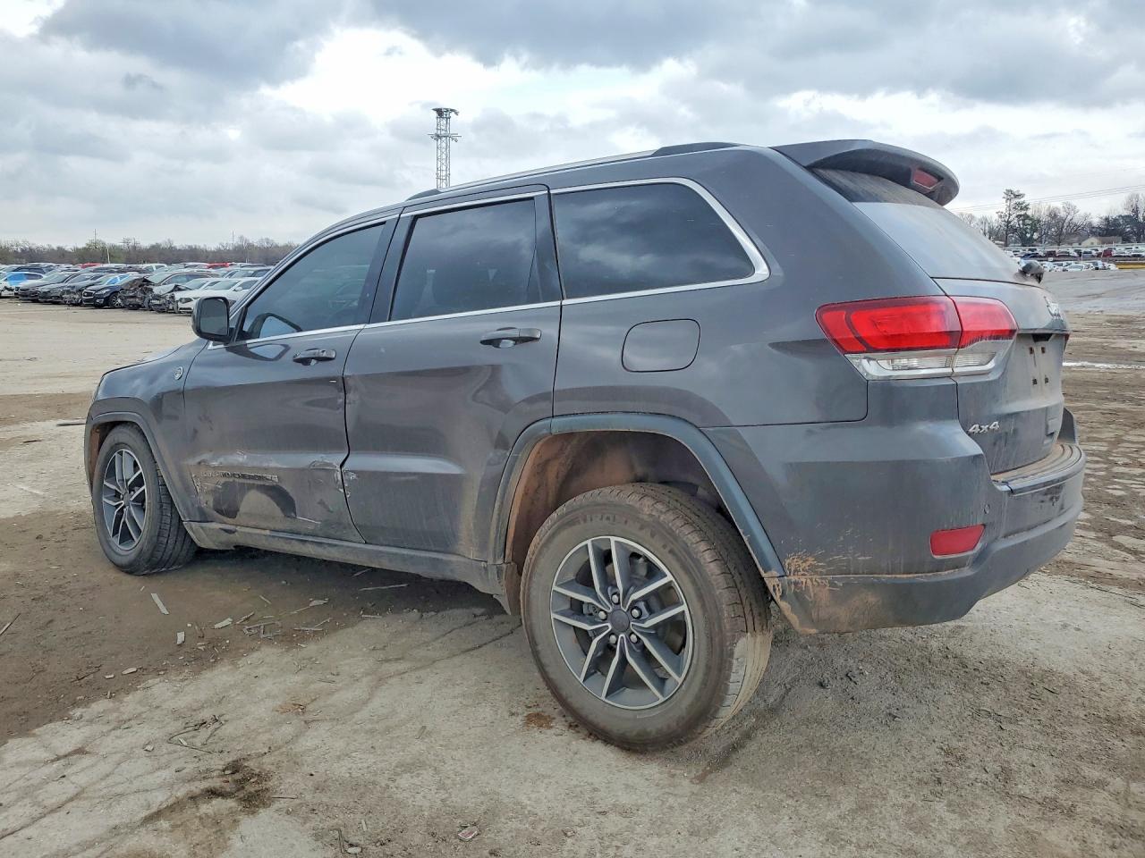 2020 Jeep Grand Cherokee Laredo Gray vin: 1C4RJFAG4LC437098